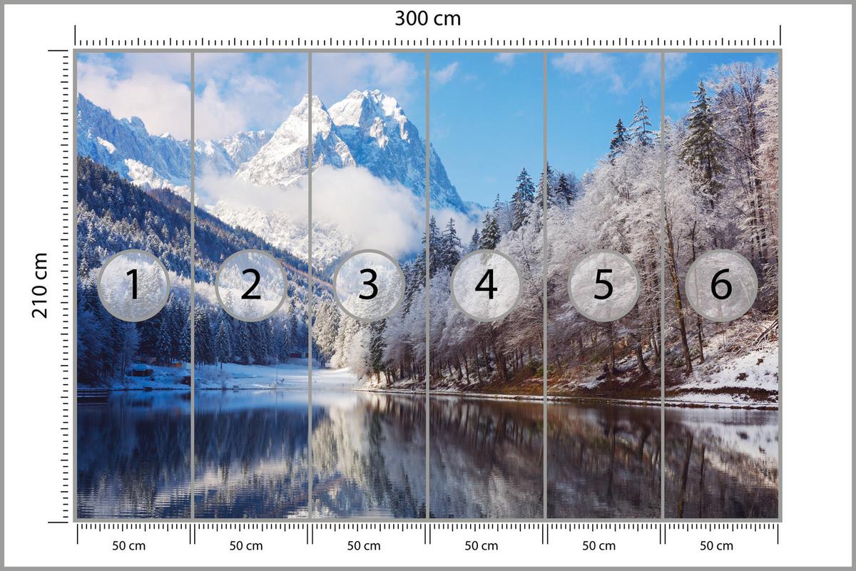 FOTOTAPETE für Wohnzimmer Winterberglandschaft See Nadelwald Schnee 300x210 - Blau/Braun, Papier (300/210cm) - Muralo