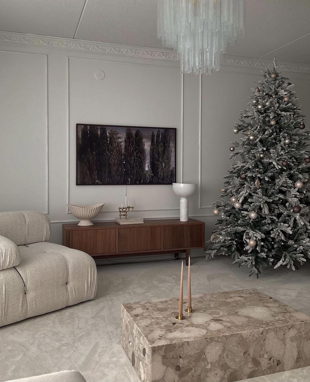 WEIHNACHTSBAUM 240 cm Weiß Bassie - Weiß, Kunststoff (240cm) - Beliani