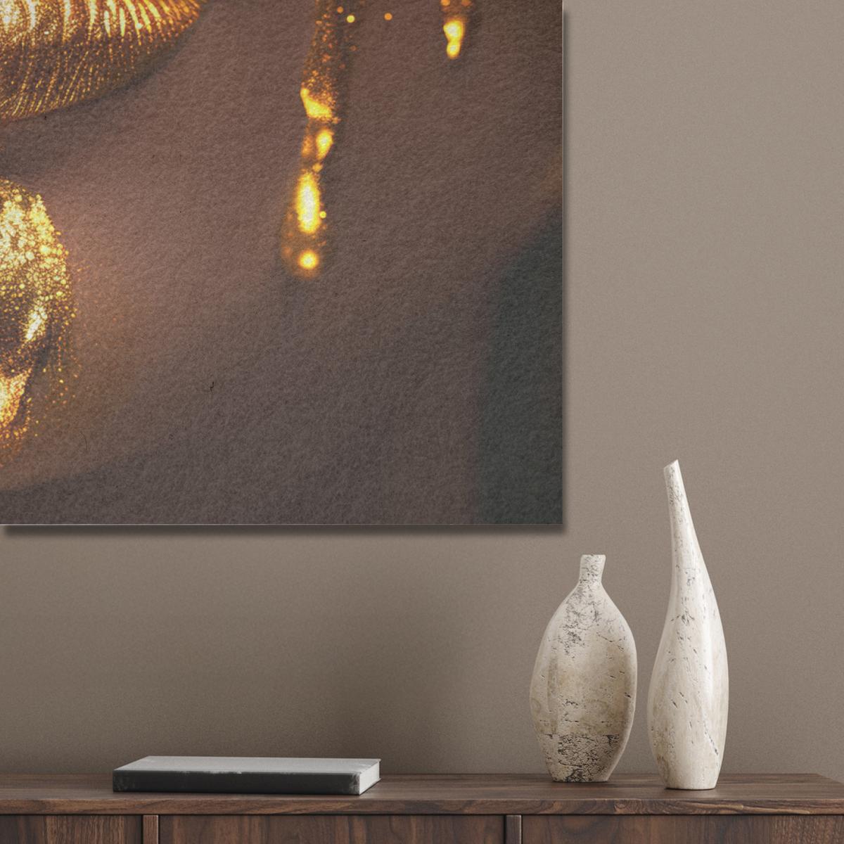 AKUSTIKBILD Frau - Gold - Luxus - Porträt Wandbild Wohnzimmer 100x70 cm - Goldfarben, Kunststoff (100/70/0.9cm) - MuchoWow