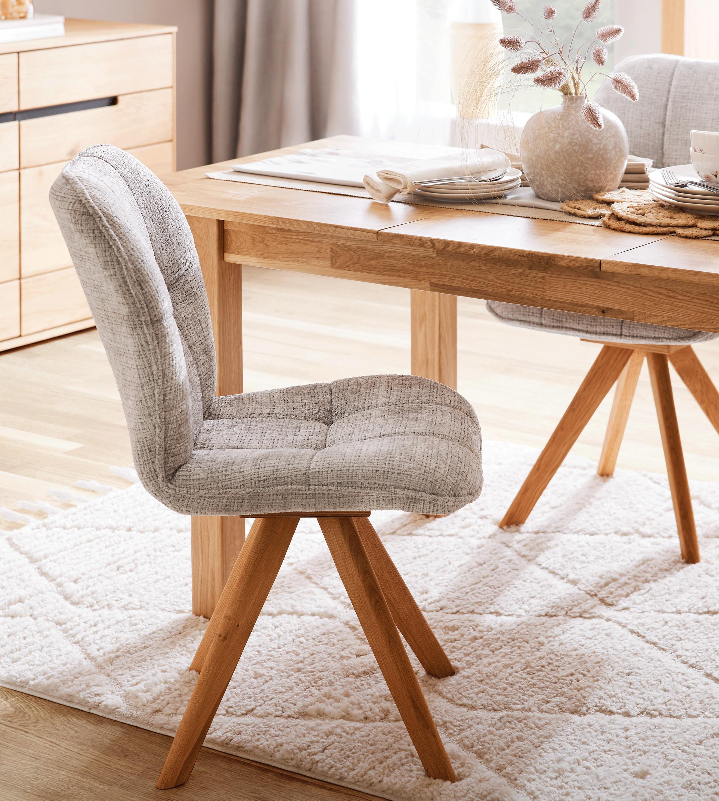 Stühle im natürlichen Look bei mömax