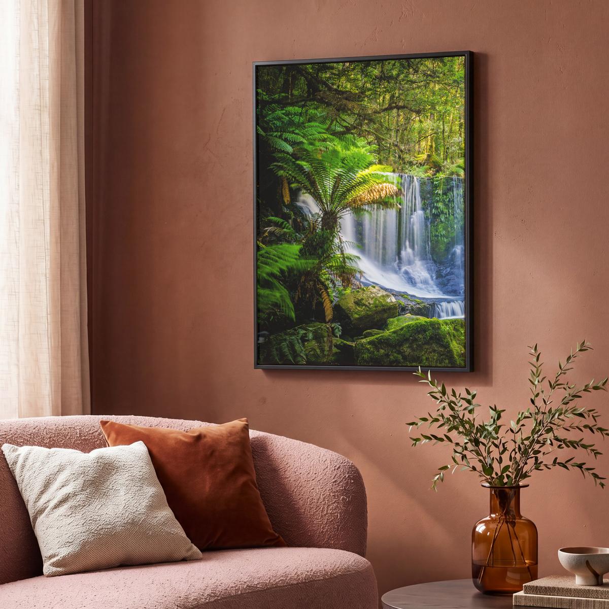 LEINWAND Bilder mit Rahmen - Dschungel - Wasserfall - Australien - Pflanzen - Natur - 70x100 - Dunkelgrün, Textil (70/100cm) - MuchoWow