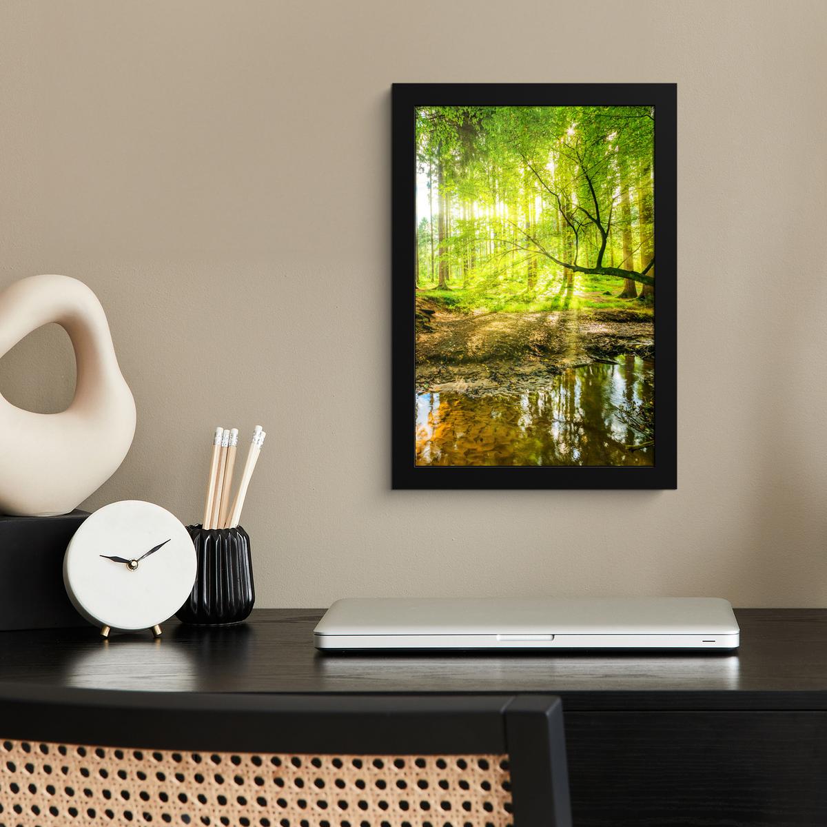 POSTER MIT RAHMENGERAHMTES BILD Wald - Landschaft - Wasser - Bäume - Sonne - Grün - Natur Poster 20x30 cm - Grün, Papier (20/30cm) - MuchoWow