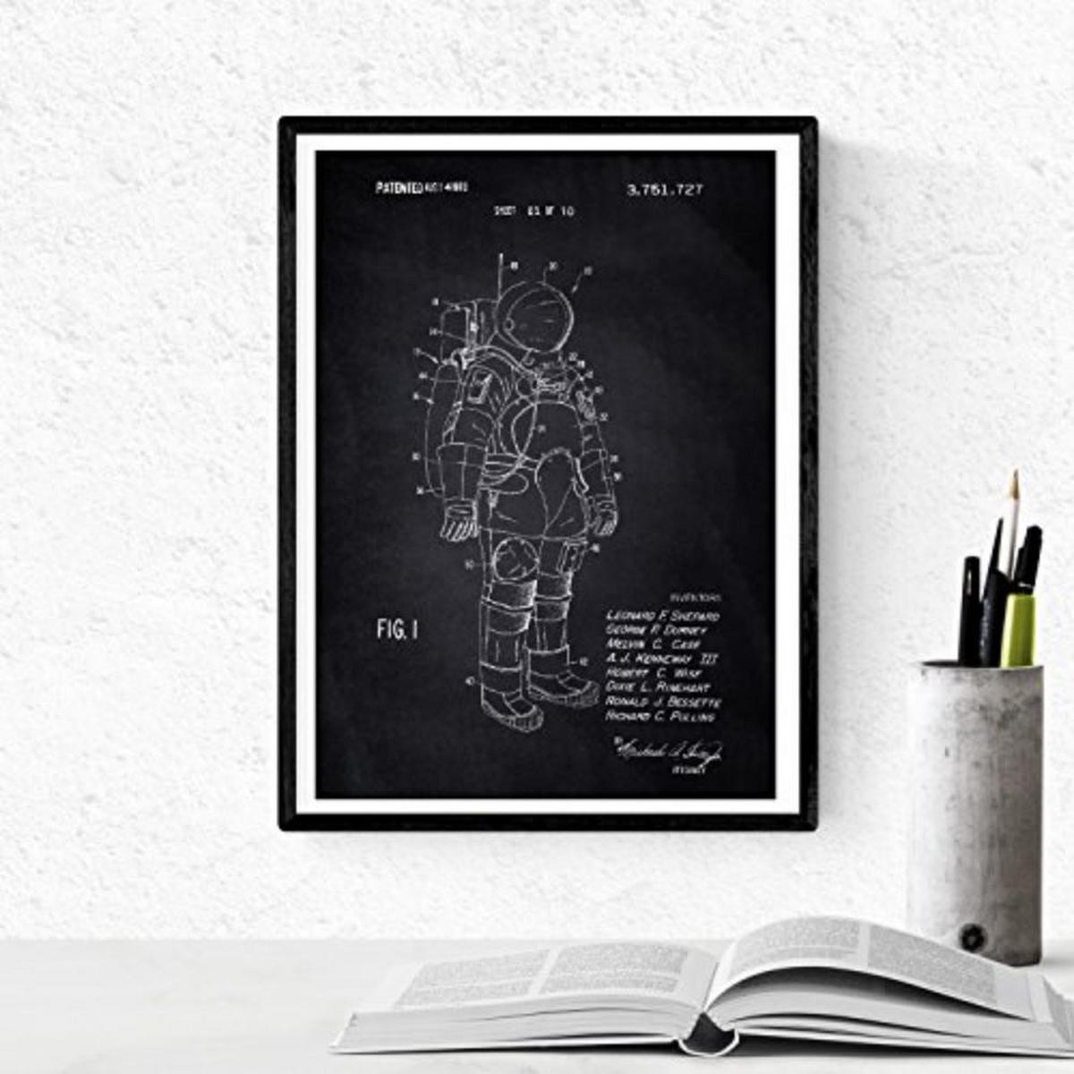 POSTER Set mit 4 Schwarz Astronaut Patenten A4 Schwarzer Rahmen - Schwarz, Papier (29.7/3cm) - Nacnic