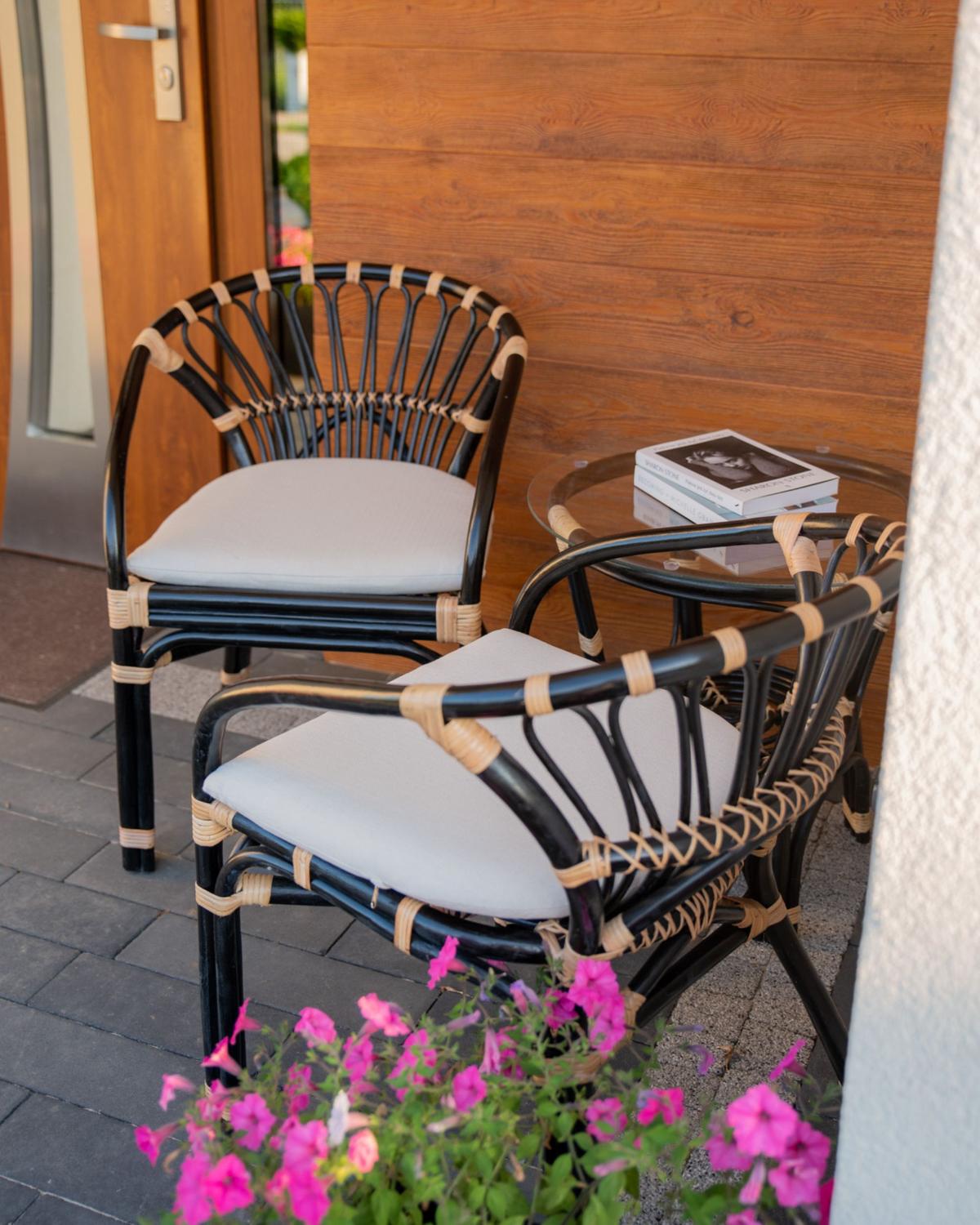 BISTRO-SET Schwarz/Heller Holzfarbton Pecorini - Hellbraun/Schwarz, Naturmaterialen - Beliani