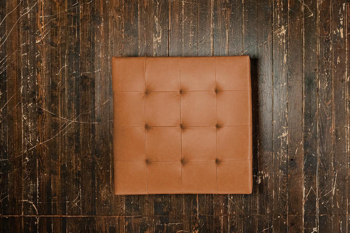 HOCKER WIOLO Braun Leder - Silberfarben/Braun, Leder/Metall (110/42/110cm) - KAWOLA