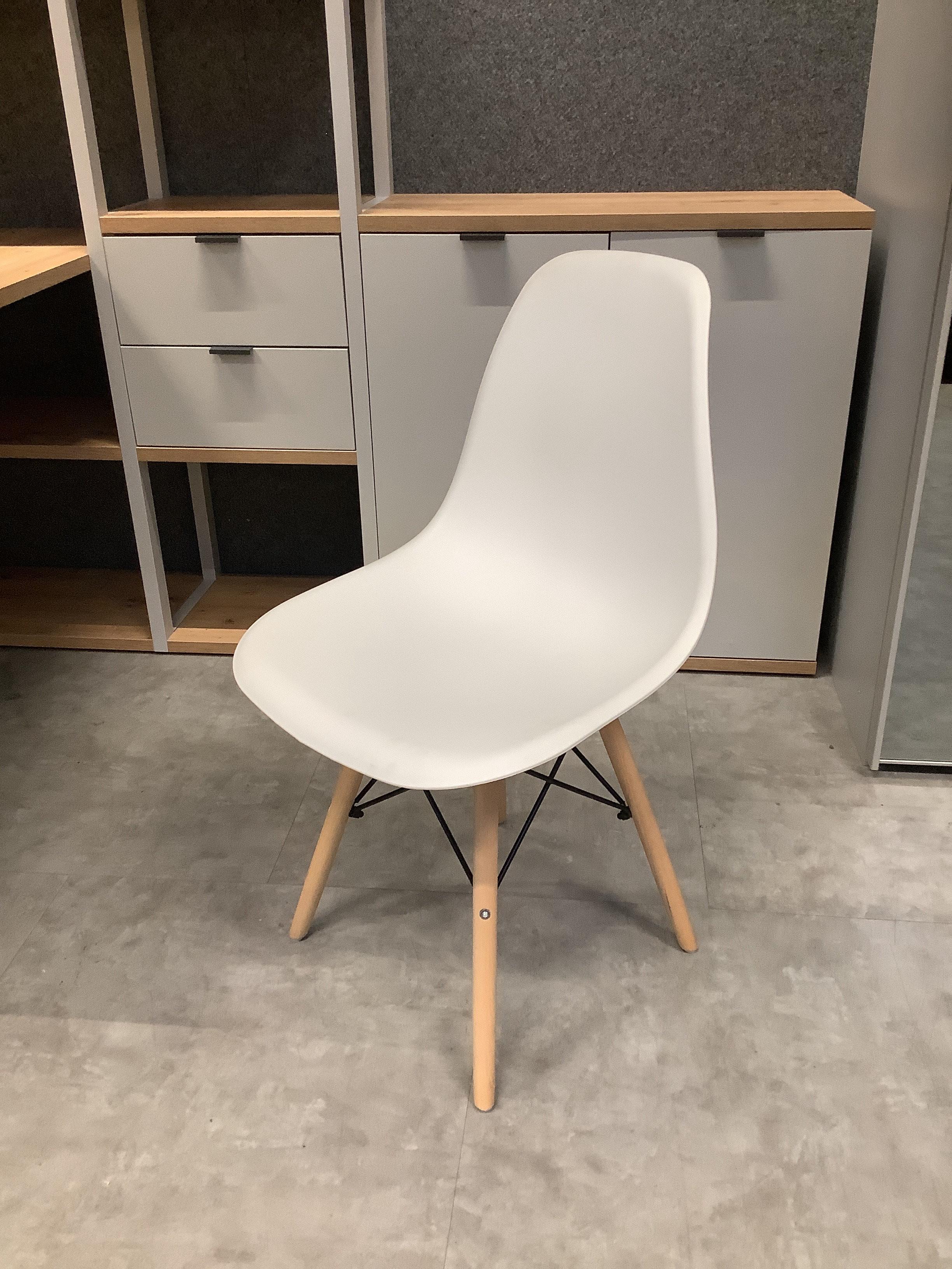 CSEPEL OUTLET NÉGYLÁBÚ SZÉK LUNARIA