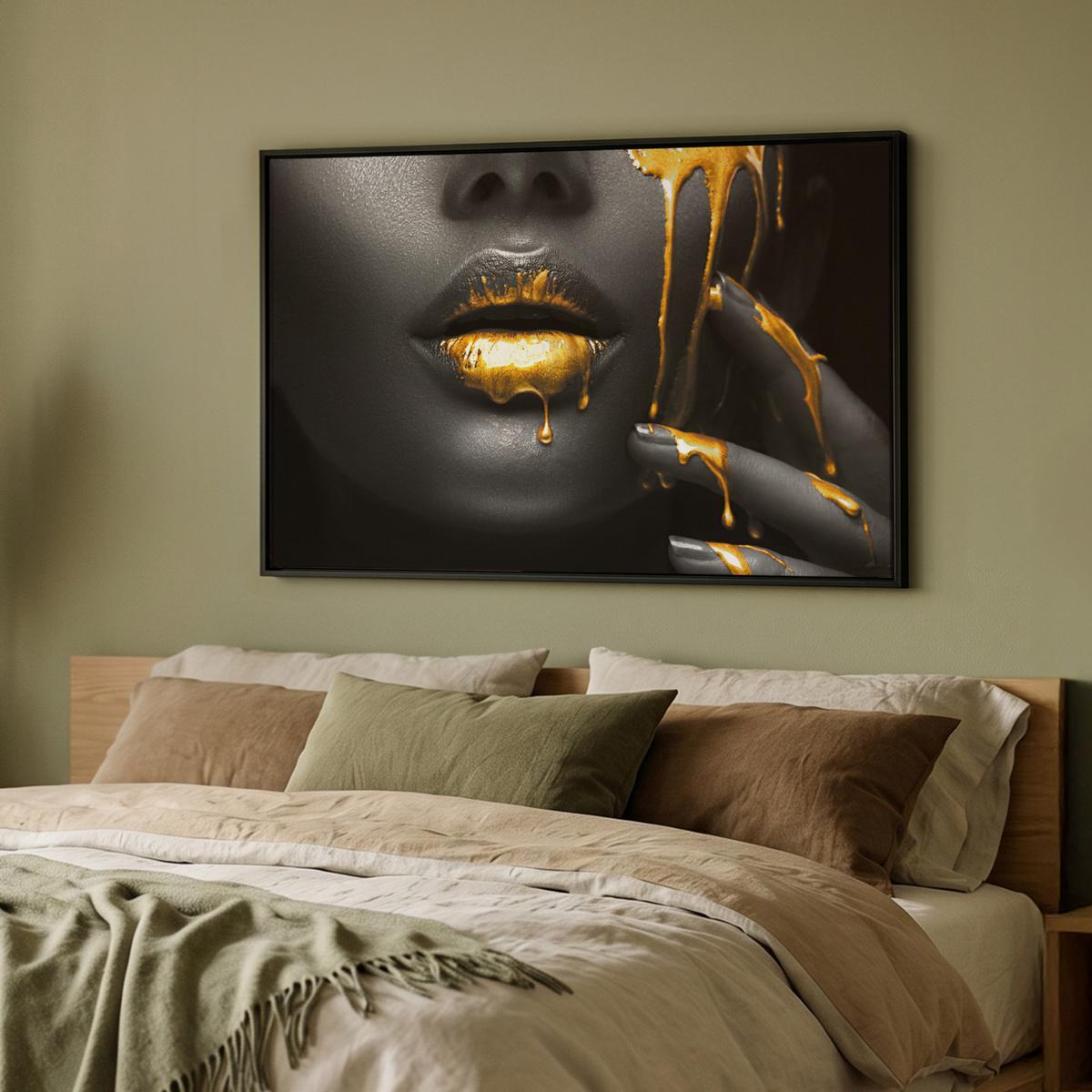 LEINWAND Bilder mit Rahmen - Frau - Schwarz - Gold - Gesicht - Lippen - 90x60 - Goldfarben, Textil (90/60cm) - MuchoWow