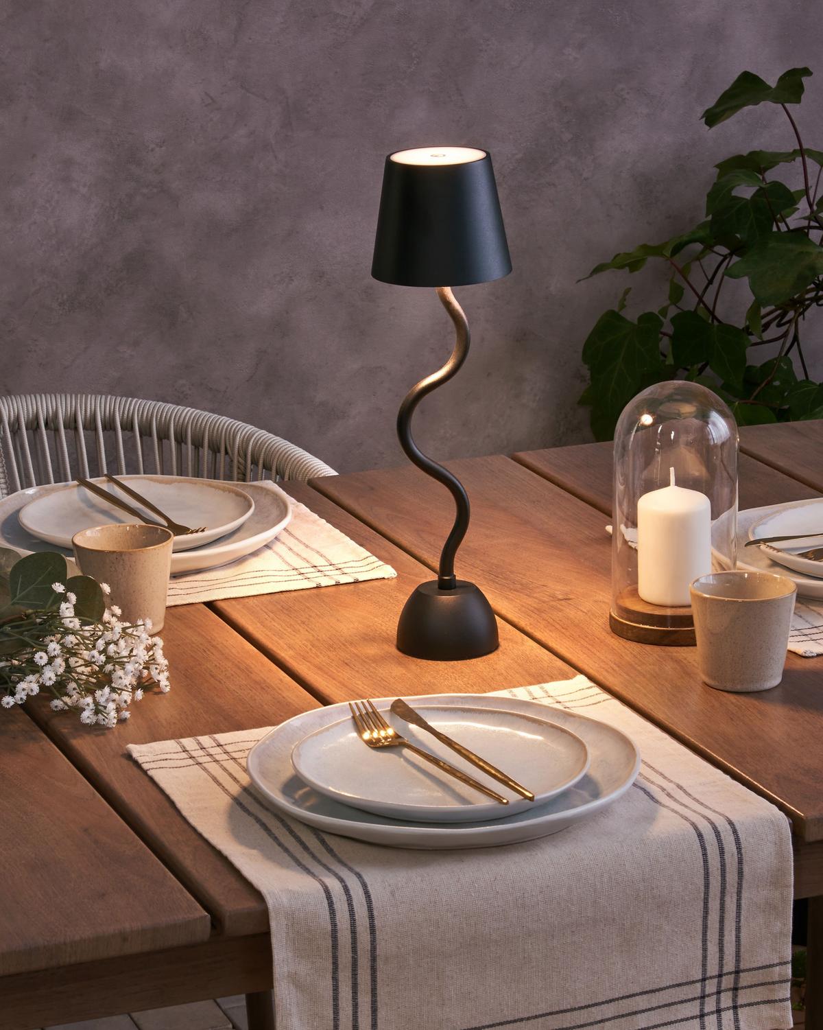 LED-TISCHLEUCHTE Schwarz Vouga - Schwarz, Metall (10/10/39cm) - Beliani