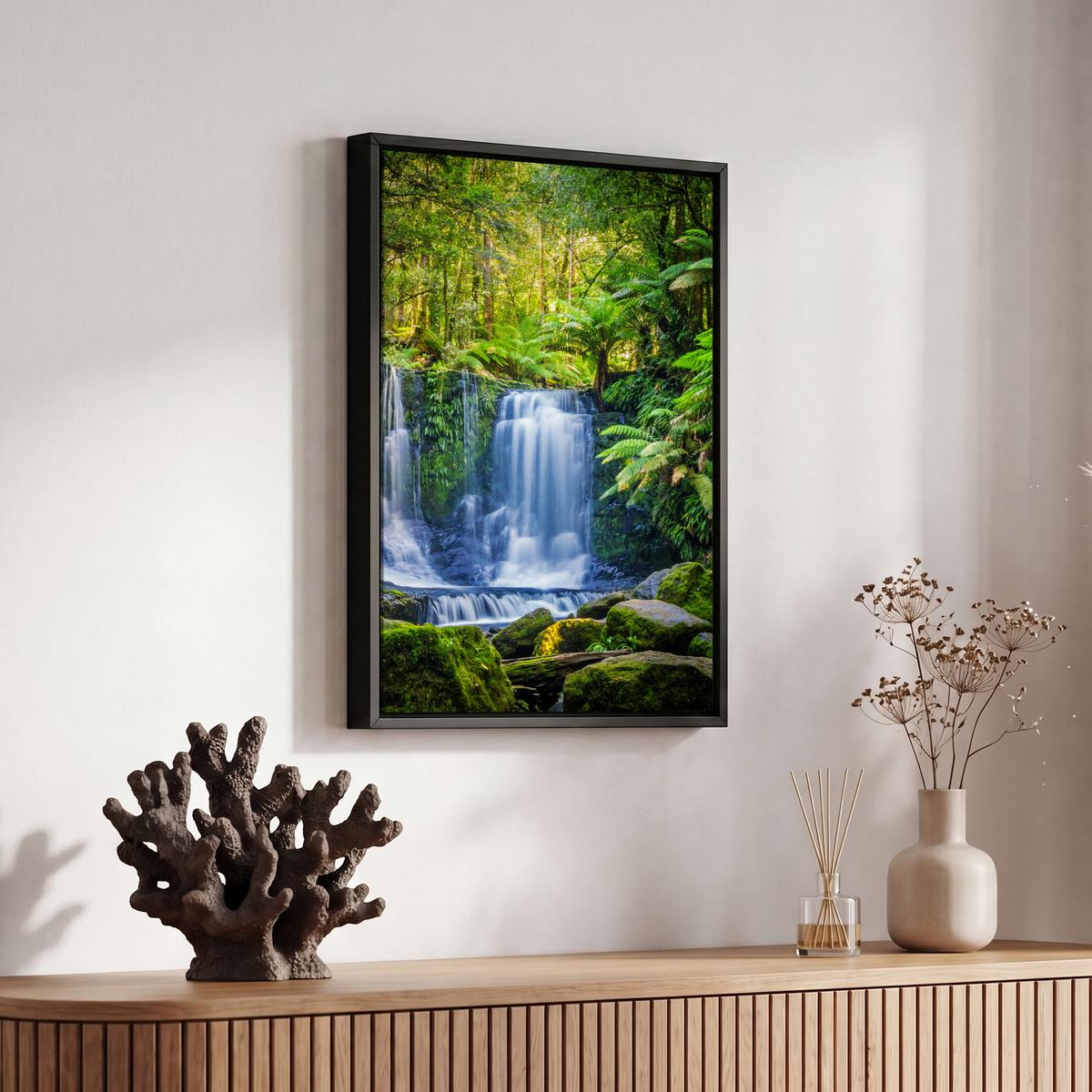 LEINWAND Bilder mit Rahmen - Dschungel - Wasserfall - Australien - Pflanzen - Natur - 20x30 - Dunkelgrün, Textil (20/30cm) - MuchoWow