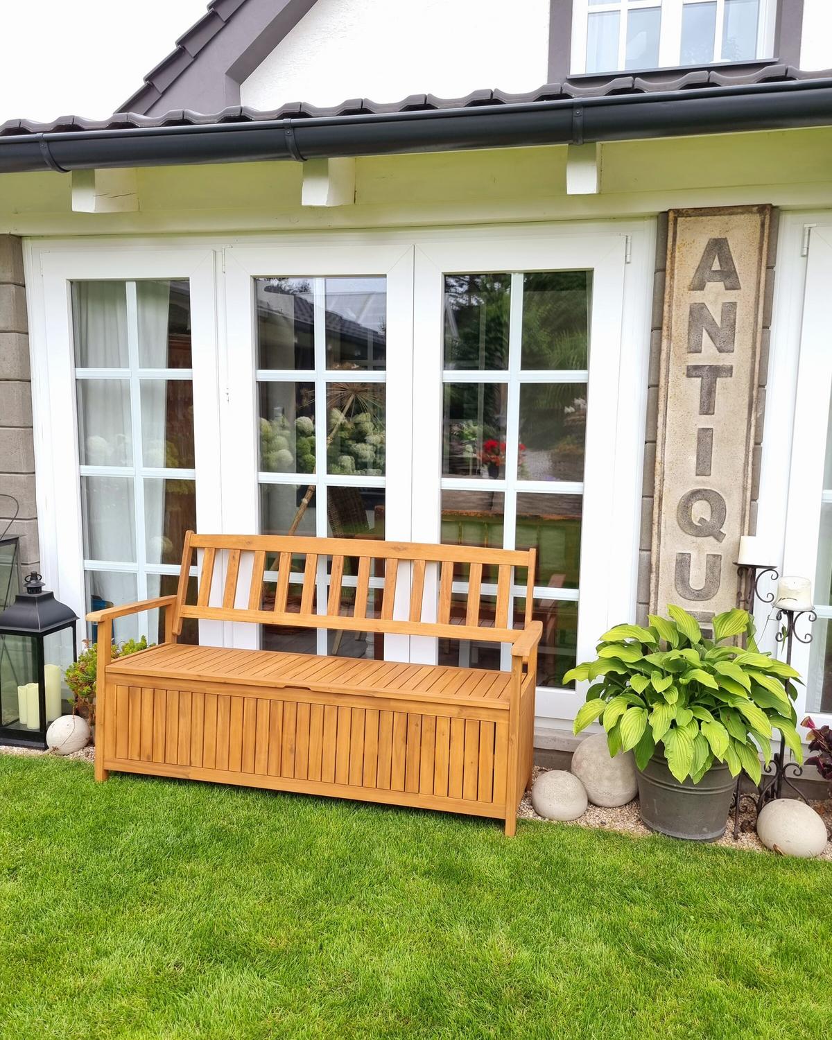 GARTENBANK Akazienholz hellbraun mit Stauraum 160 cm Sovana - Hellbraun, Holz (160/91/60cm) - Beliani
