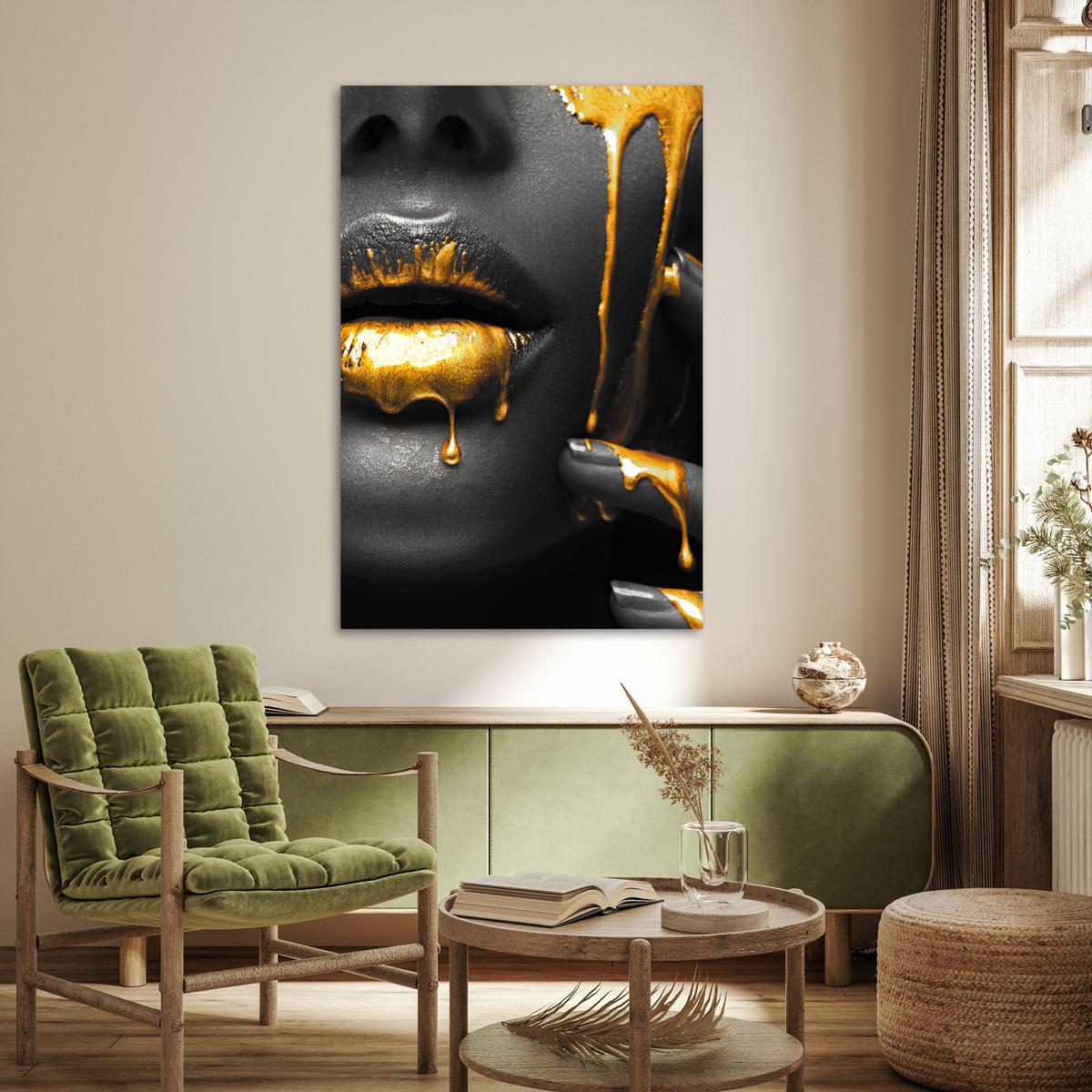 POSTER Frau - Schwarz - Gold - Gesicht - Lippen Wandbild Schlafzimmer 80x120 cm - Goldfarben, Papier (80/120/0.1cm) - MuchoWow