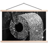 POSTER MIT MAGNETLEISTEN WC - Toilettenpapier - Schwarz und weiß - Glitter Magnetleiste 120x80 cm - Silberfarben, Textil (120/80/0.15cm) - MuchoWow
