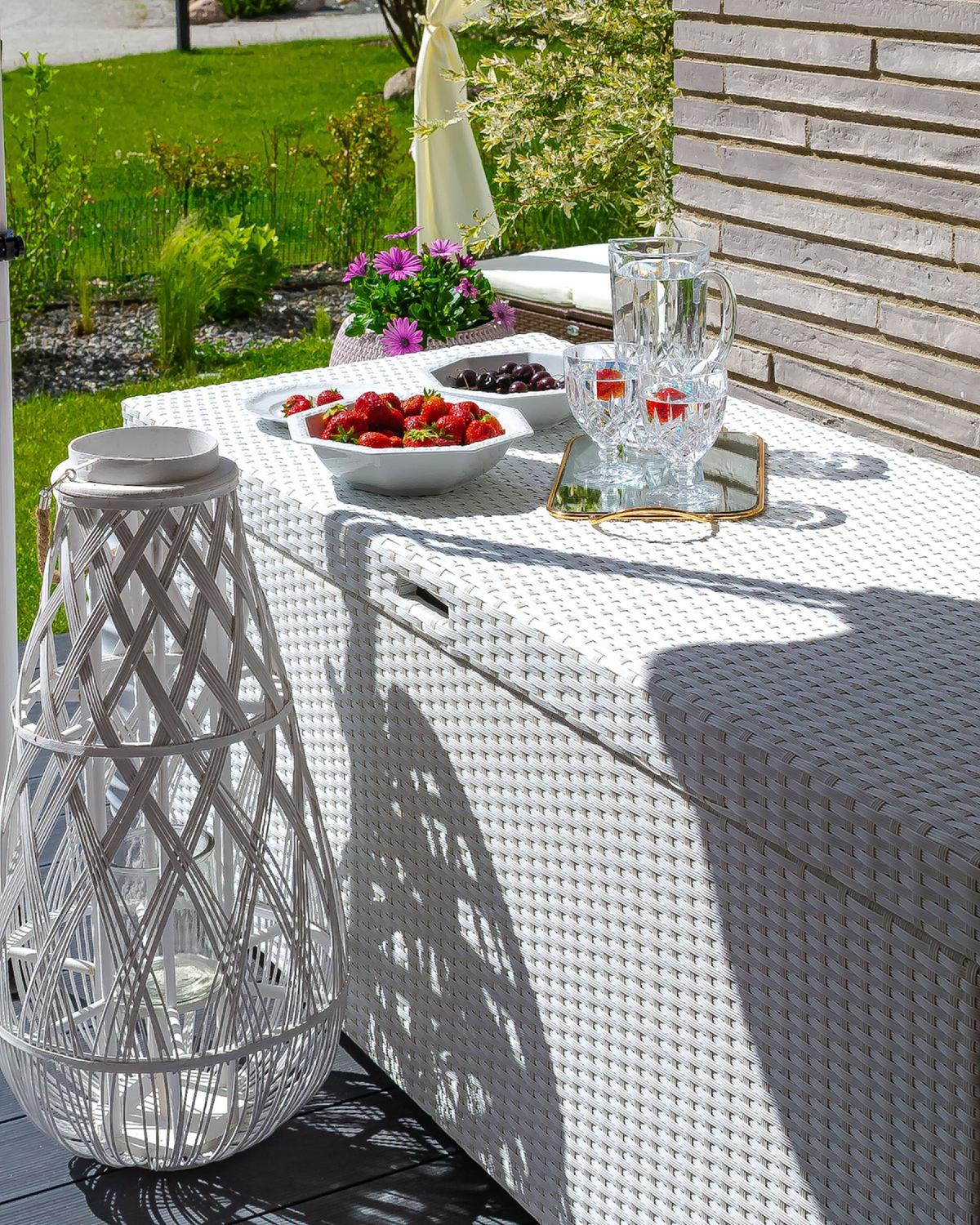 AUFLAGENBOX Rattan weiß 158/63 cm Modena - Weiß, Kunststoff (158/66/63cm) - Beliani
