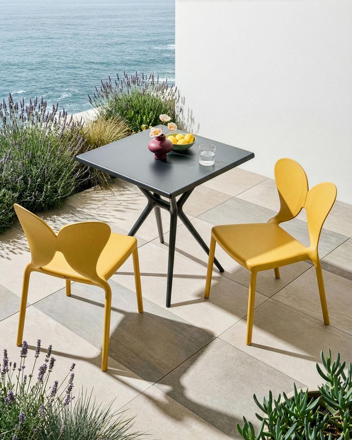GARTENSTUHL 2er-Set stapelbar Gelb Larissa - Gelb, Kunststoff (50/78/48cm) - Beliani