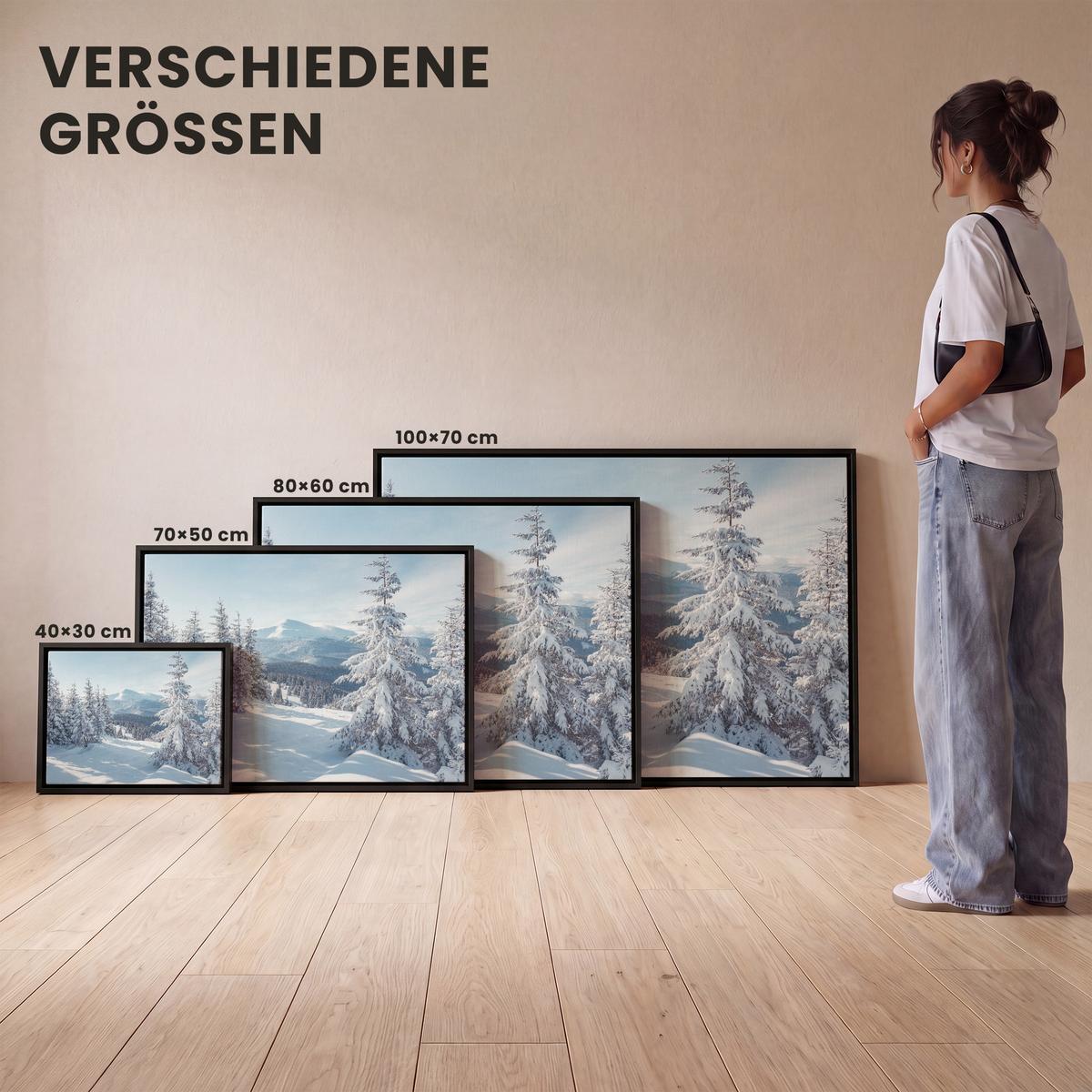 LEINWAND Bilder mit Rahmen - Winterlandschaft - Natur - Berge - Bäume - Schnee - 40x30 - Hellblau, Textil (40/30cm) - MuchoWow