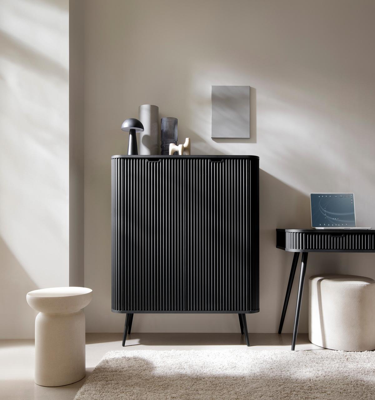 HIGHBOARD Salvia 2T Schwarz 103/129/39 cm – mit geriffelten Fronten und hohen Beinen - Schwarz, Holzwerkstoff/Metall (103/129/39cm) - AX Living