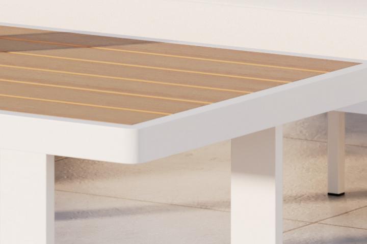 Loungetisch Aluminum pulverbeschichtet matt weiß Tischplatte Naturfarbe Holzoptik Latten Kunststoff