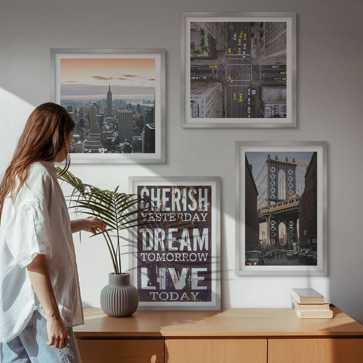 BILDER SET 4er Set - 50x50 cm & 40x60 cm Silberner Rahmen - Zitat über New Yorker Landschaften - Silberfarben, Kunststoff (50/50cm) - TULUP