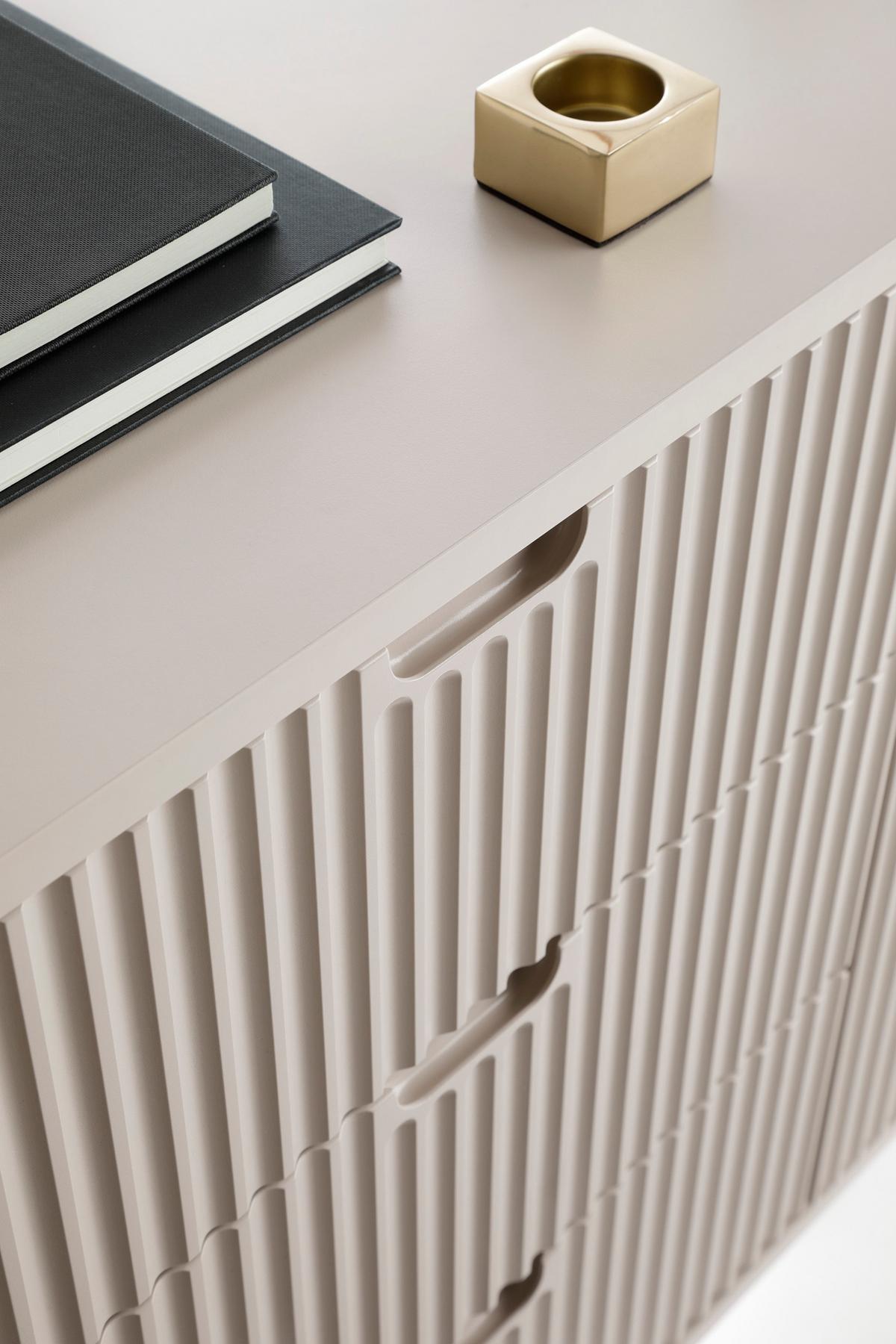 SIDEBOARD Salvia 2T 3S Beige, Schwarz 168/87/39 cm – mit geriffelten Fronten und hohen Beinen - Beige/Schwarz, Holzwerkstoff/Metall (168/87/39cm) - AX Living