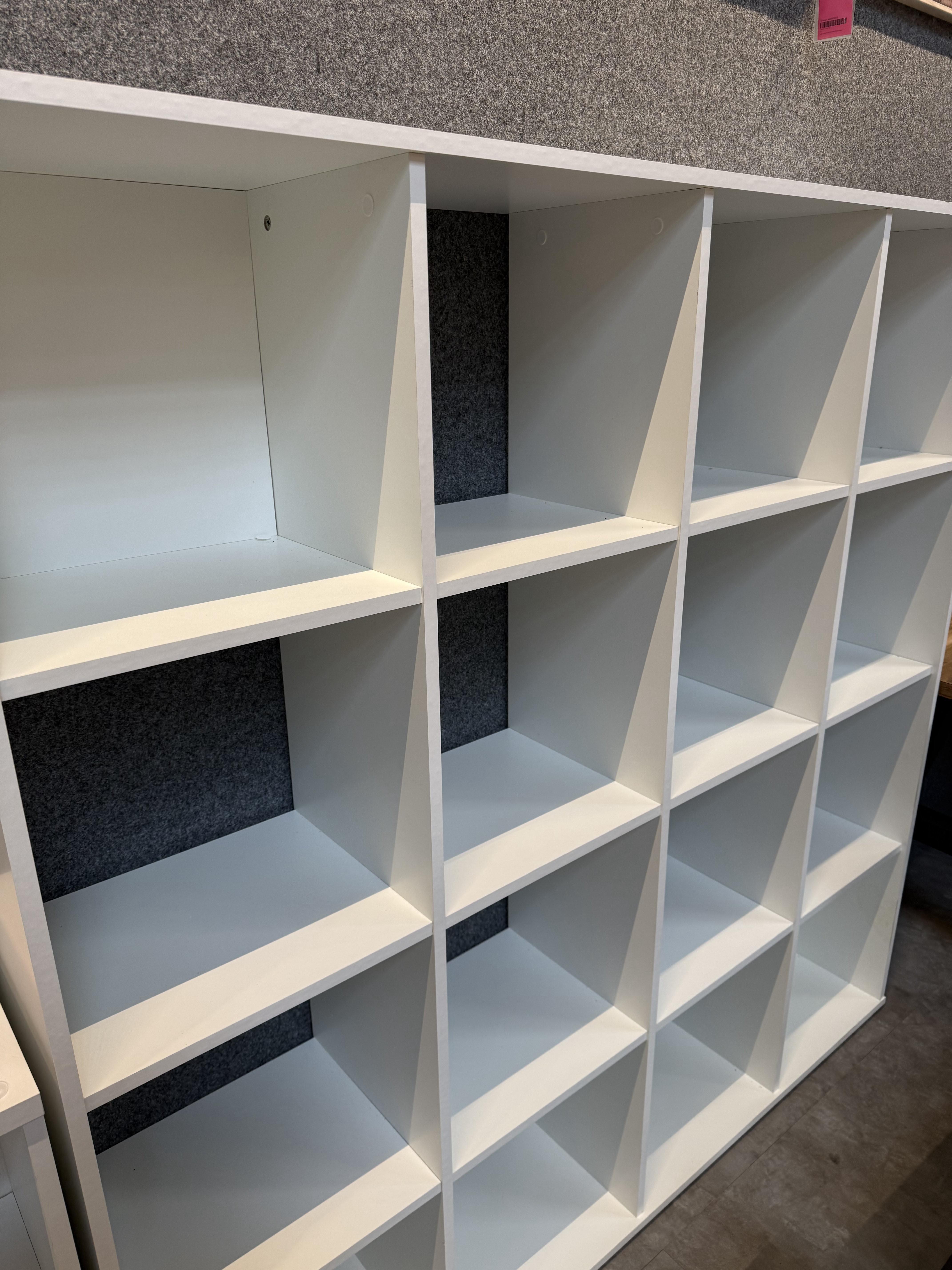 CSEPEL OUTLET TÉRELVÁLASZTÓ BERNI