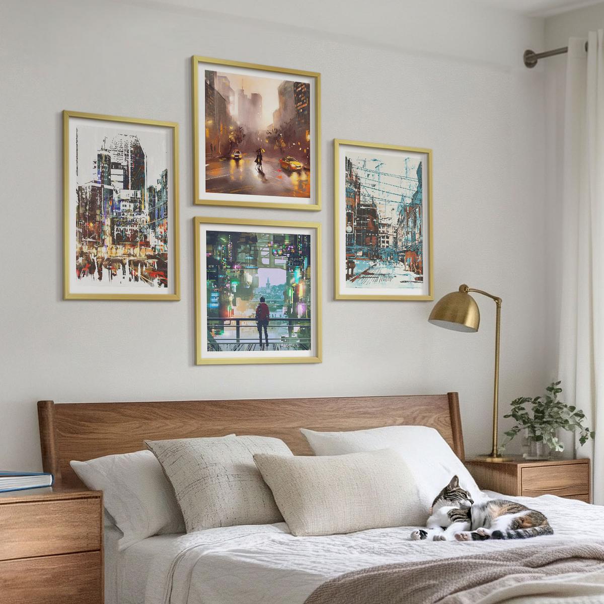 BILDER SET 4er Set - 50x50 cm & 40x60 cm Goldrahmen - Moderne, farbenfrohe Städte mit Charakteren - Goldfarben, Kunststoff (50/50cm) - TULUP