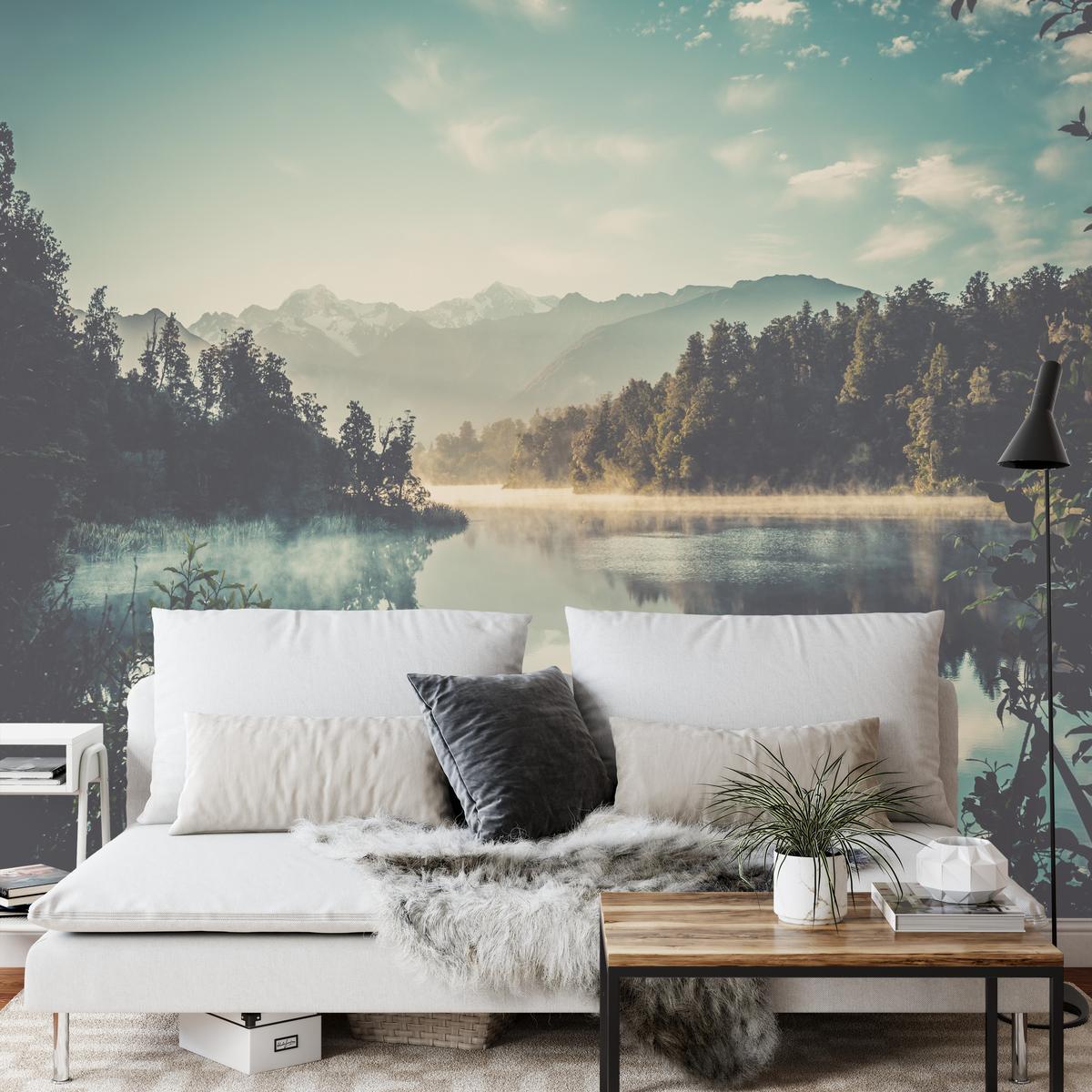 FOTOTAPETE für Esszimmer Bergsee Wald Bäume Nebel 300x210 - Türkis/Gelb, Papier (300/210cm) - Muralo