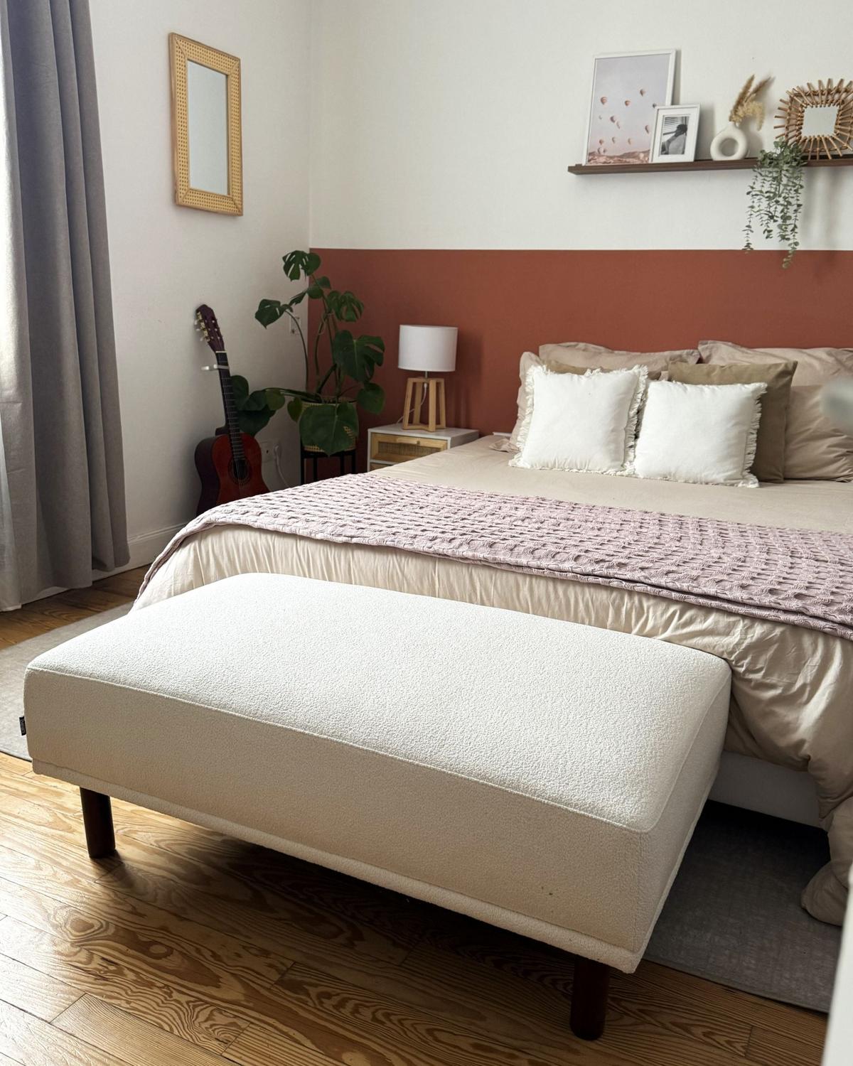 OTTOMANE Weiß Holt - Weiß/Braun, Textil (112/44/67cm) - Beliani