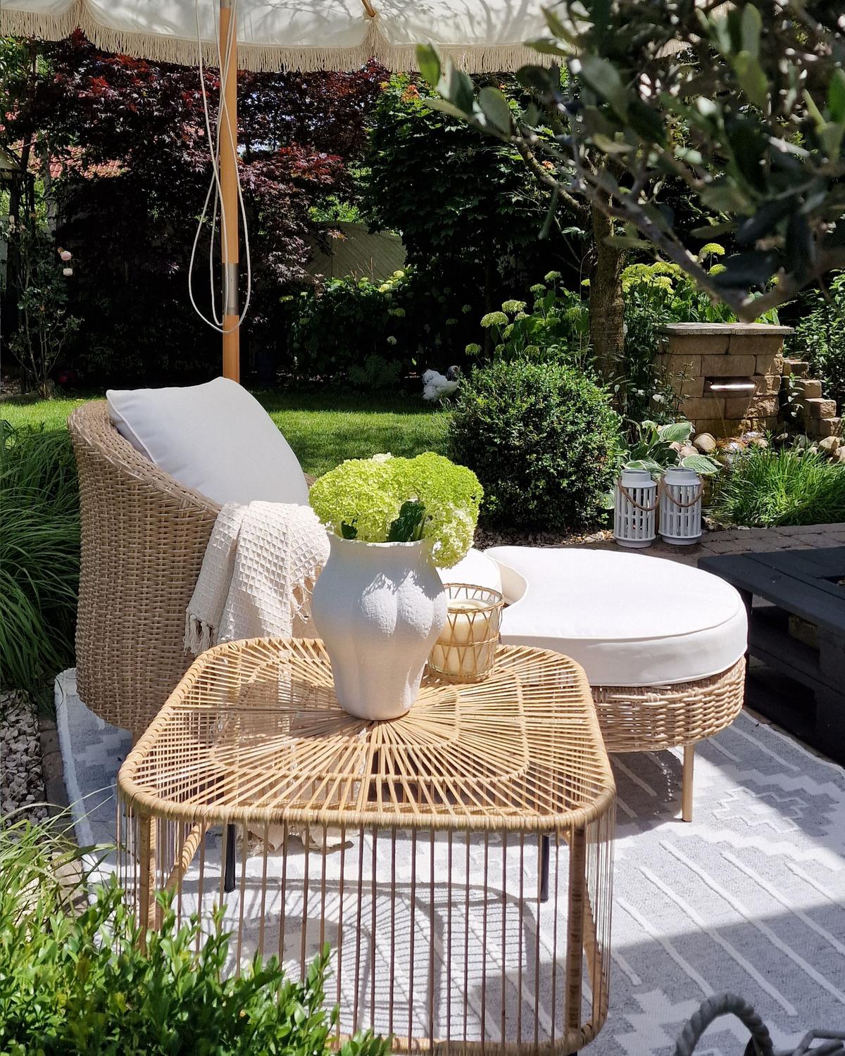 SESSEL mit Ottomane Rattan PE natürlich Arcille - Naturfarben, Kunststoff (80/80/151cm) - Beliani