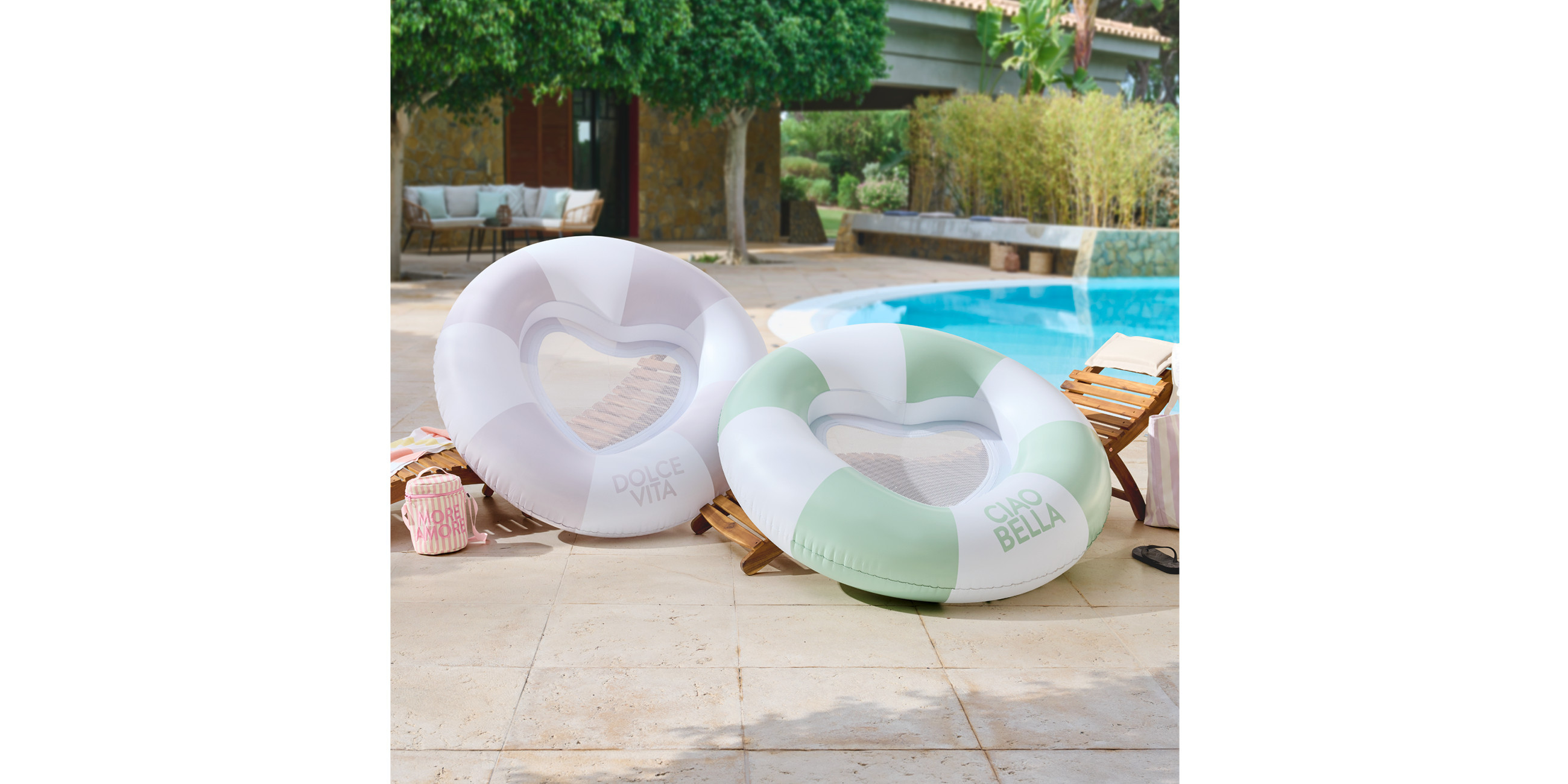 zwei gestreifte Schwimmringe in rosa und hellgrün