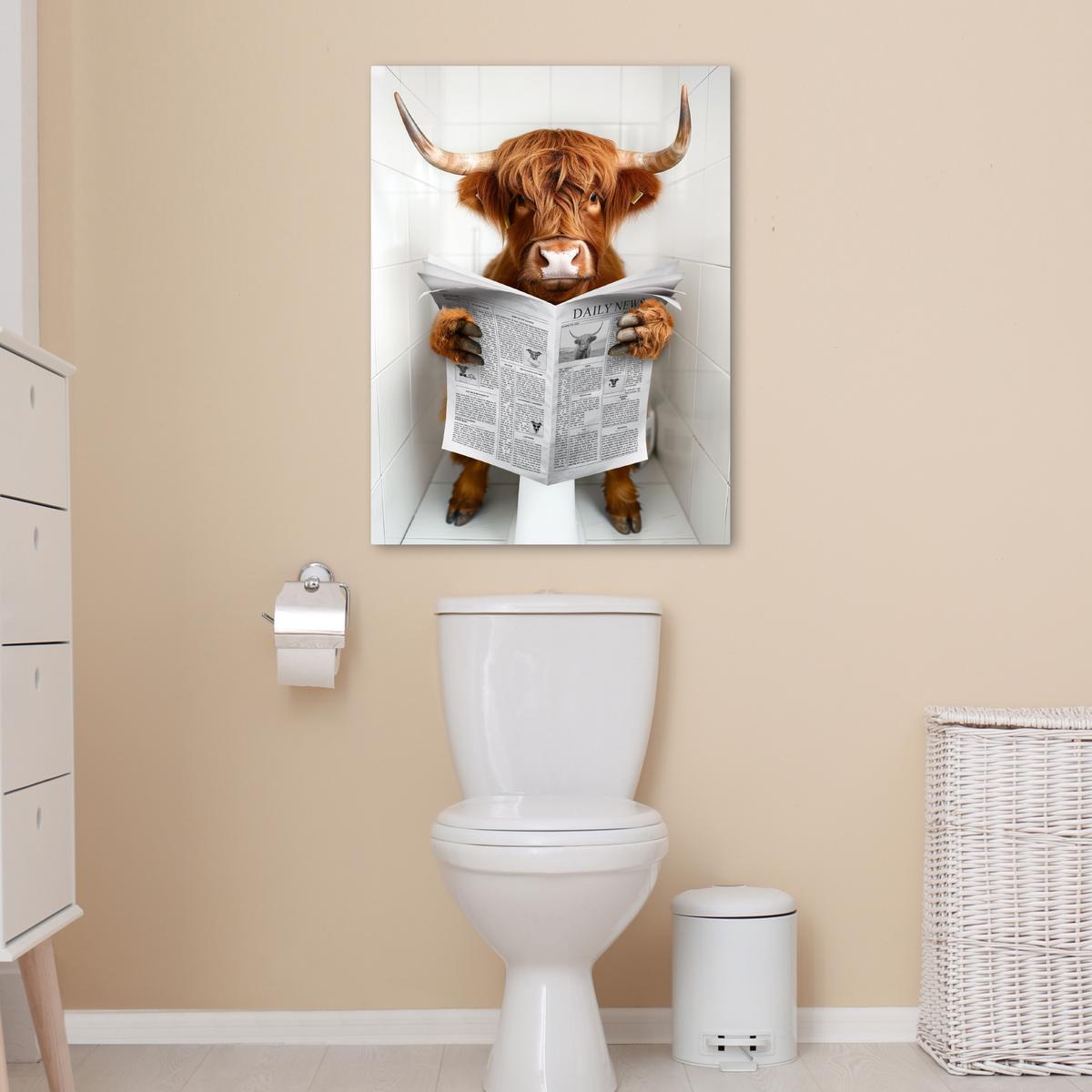 LEINWANDBILD Schottischer Highlander - Tier - Zeitung - Toilette Wandbild Wohnzimmer 50x70 cm - Kastanienfarben, Textil (50/70cm) - MuchoWow