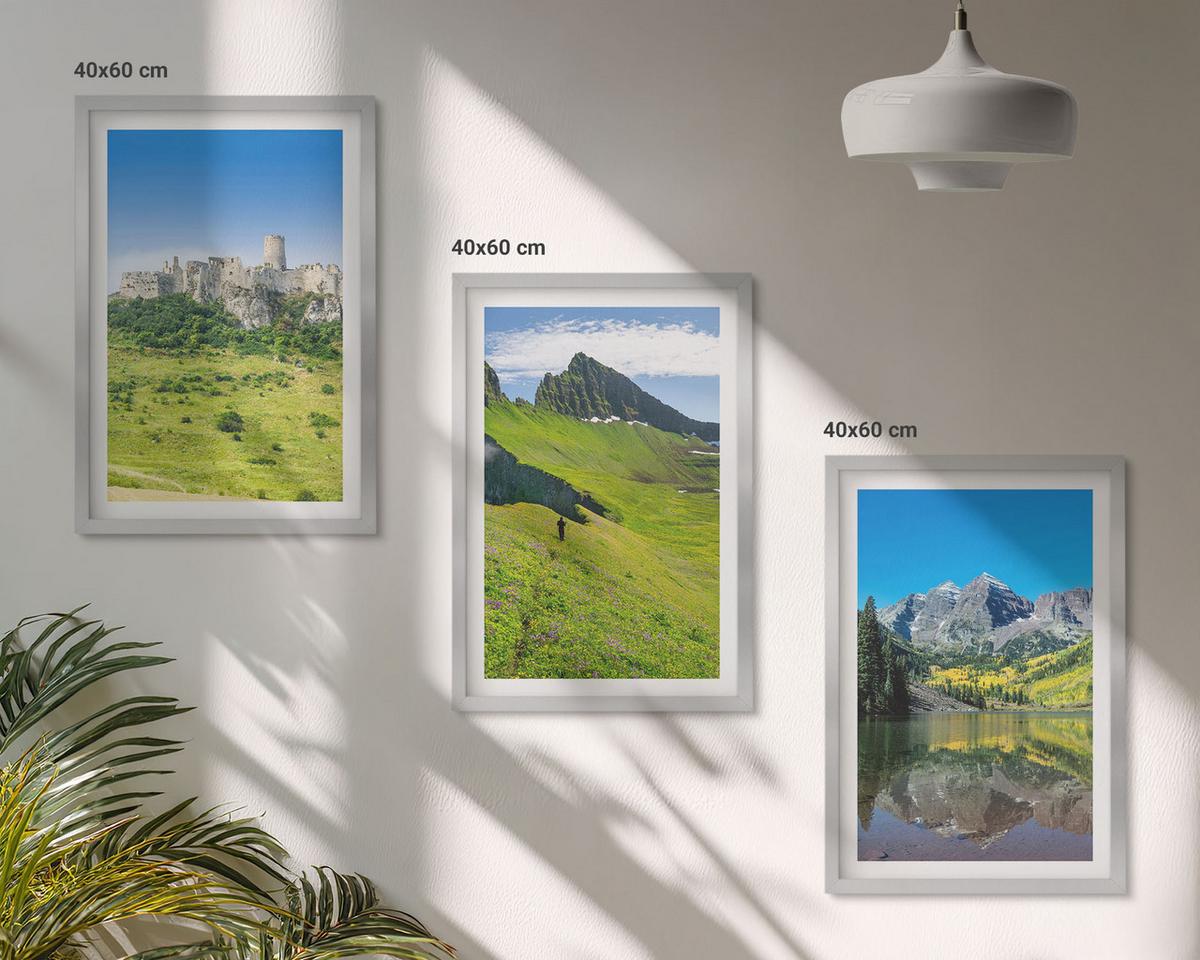 BILDER SET 3er Set - 40x60 cm Silberner Rahmen - Grüne Hügel mit einer Burg - Silberfarben, Kunststoff (40/60cm) - TULUP