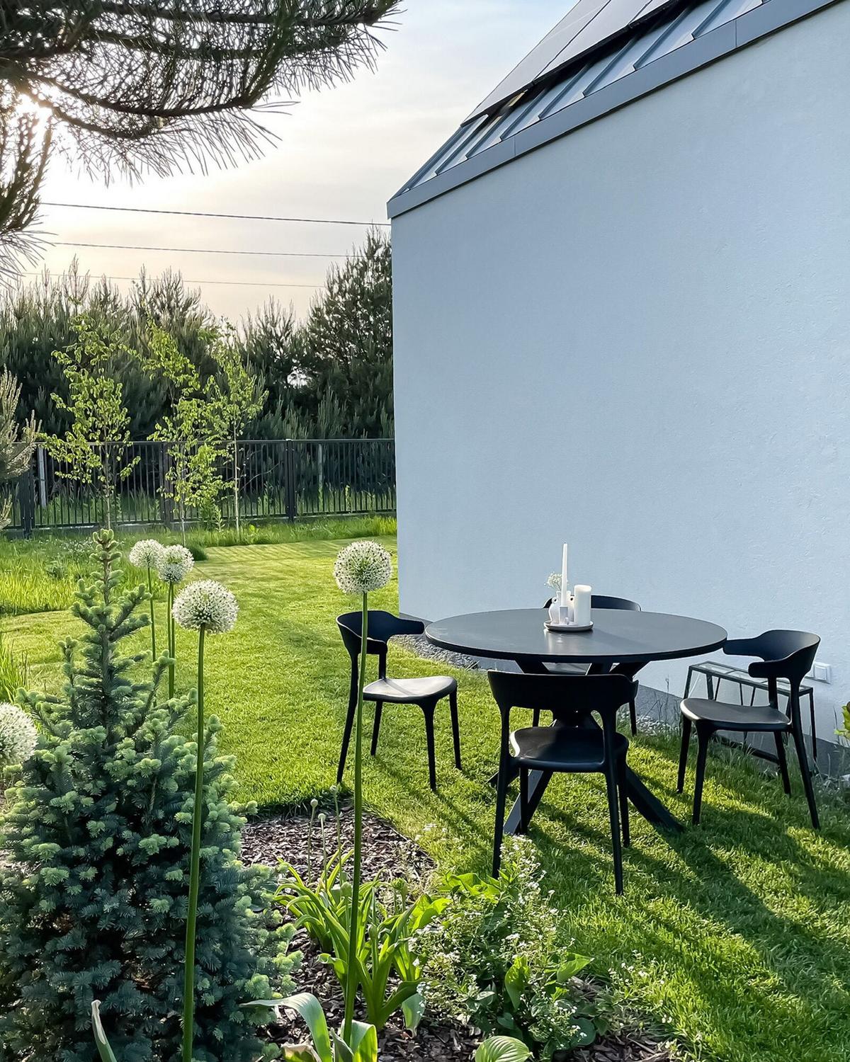 GARTENTISCH Keramik Schwarz Maletto - Schwarz, Metall (120/120/66cm) - Beliani