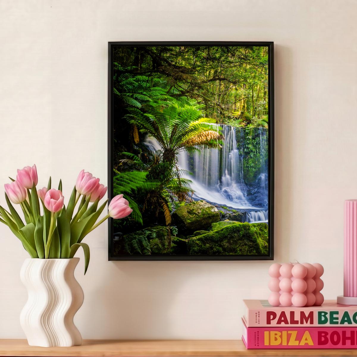 LEINWAND Bilder mit Rahmen - Dschungel - Wasserfall - Australien - Pflanzen - Natur - 30x40 - Dunkelgrün, Textil (30/40cm) - MuchoWow