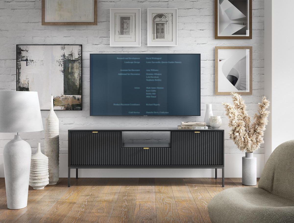 LOWBOARD Eternas 2T 1S Schwarz 154/56/39 cm – schwarze Füße, mit geriffelten Fronten und offener Ablage - Schwarz, Holzwerkstoff (154/56/39cm) - AX Living