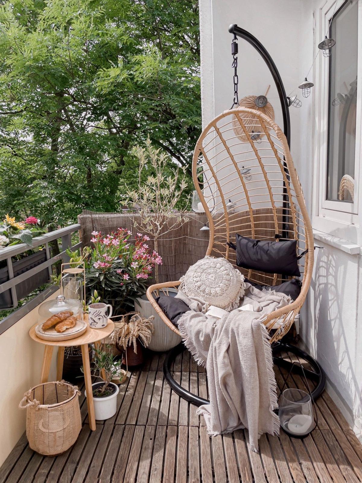 HÄNGESESSEL mit Gestell PE Rattan natürlich 97 cm Pineto - Beige, Kunststoff (80/199/97cm) - Beliani