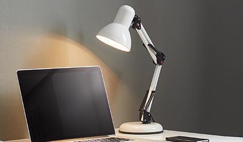 Höhenverstellbare Schreibtischlampe in Weiß und Schwarz aus Metall von mömax.