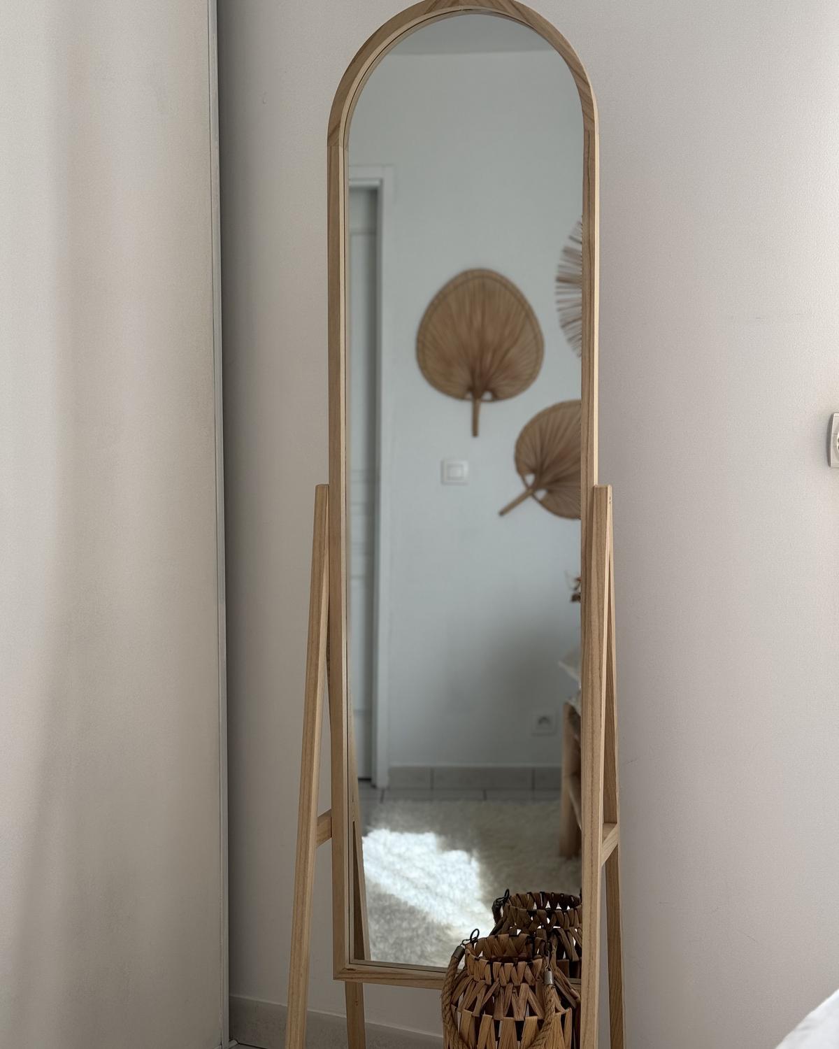 STEHSPIEGEL mit Ablage Holz hellbraun oval 39/170 cm Chambery - Hellbraun, Holz (39/170/57cm) - Beliani