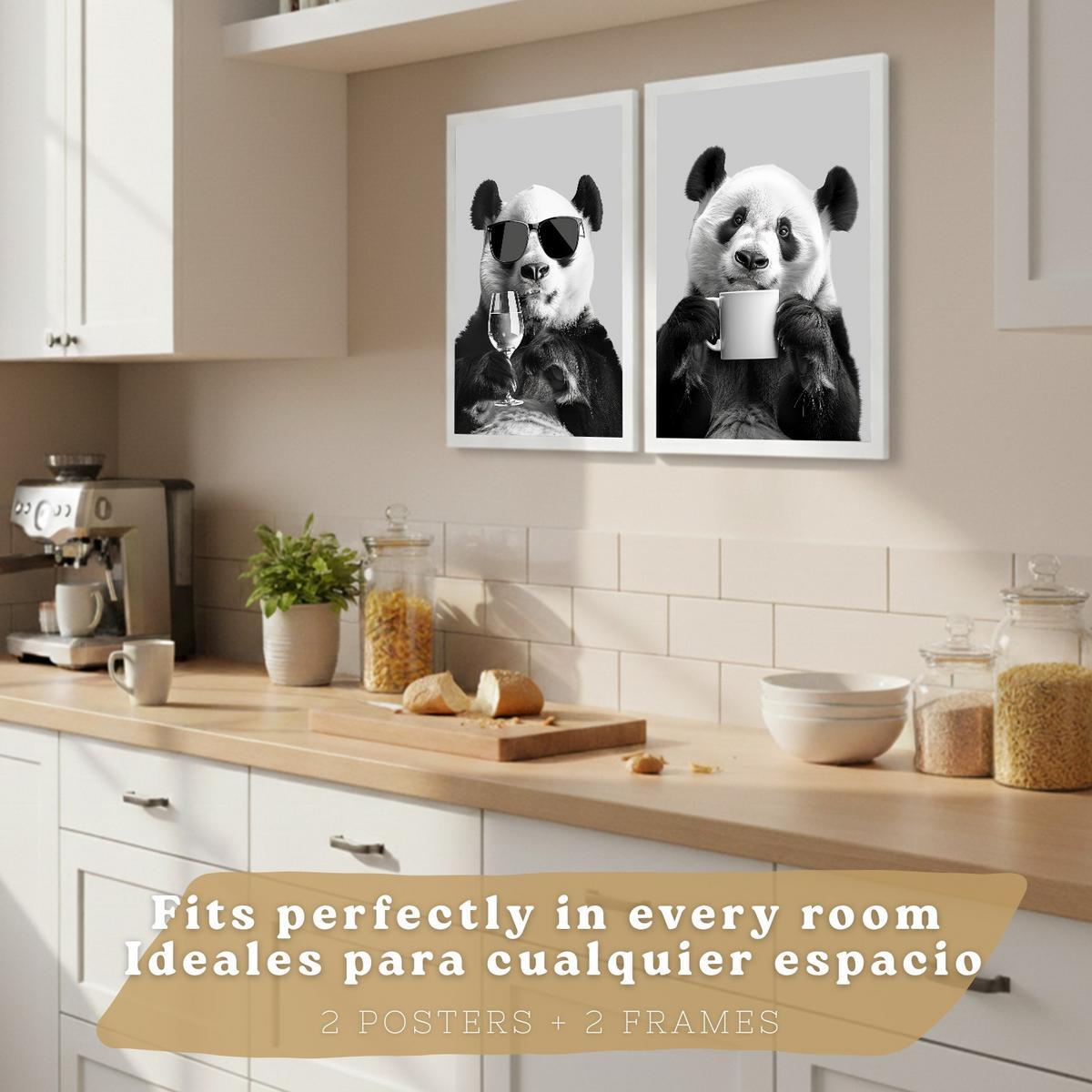 POSTER 2er Set Lustige Panda-Wandbilder Schwarz Weiß Tier Weinglas und Kaffeetasse Küche Wanddeko Rahmenlos A4 - Klar, Papier (29.7/1/21cm) - Nacnic