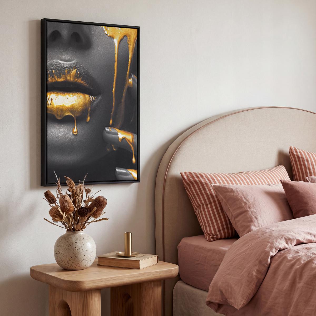 LEINWAND Bilder mit Rahmen - Frau - Schwarz - Gold - Gesicht - Lippen - 40x60 - Goldfarben, Textil (40/60cm) - MuchoWow