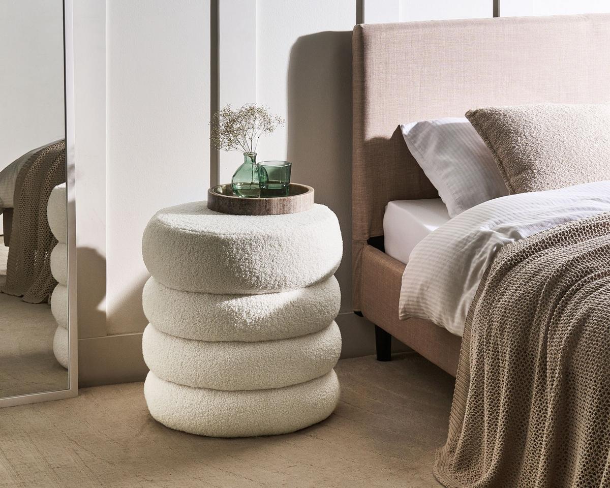 POUF Bouclé Cremeweiß Sumpter - Weiß, Textil (43/47/43cm) - Beliani