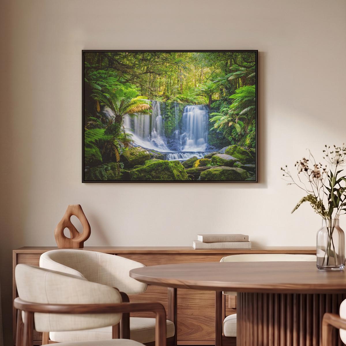 LEINWAND Bilder mit Rahmen - Dschungel - Wasserfall - Australien - Pflanzen - Natur - 70x50 - Dunkelgrün, Textil (70/50cm) - MuchoWow