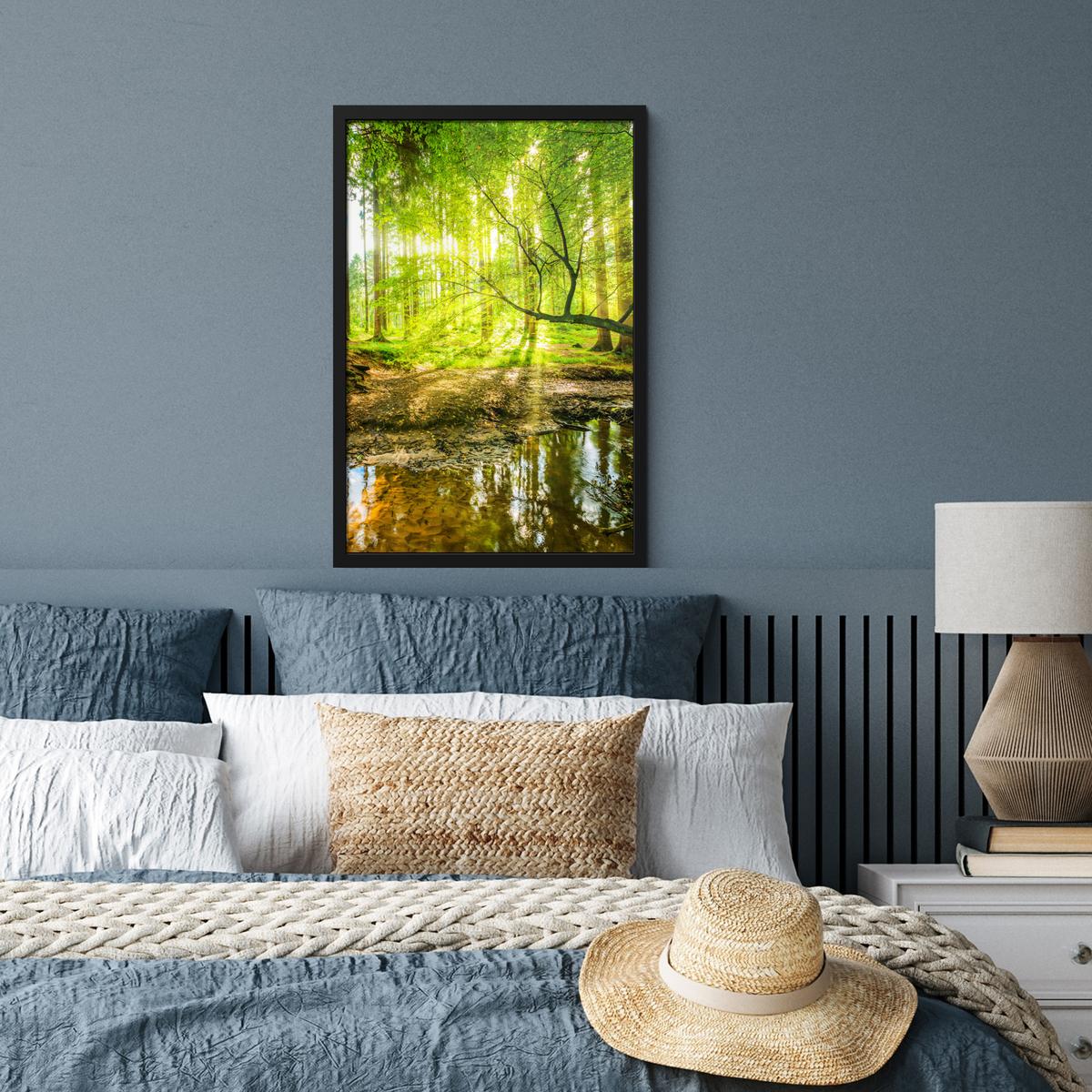 POSTER MIT RAHMENGERAHMTES BILD Wald - Landschaft - Wasser - Bäume - Sonne - Grün - Natur Bilder mit Rahmen 40x60 cm - Grün, Papier (40/60cm) - MuchoWow
