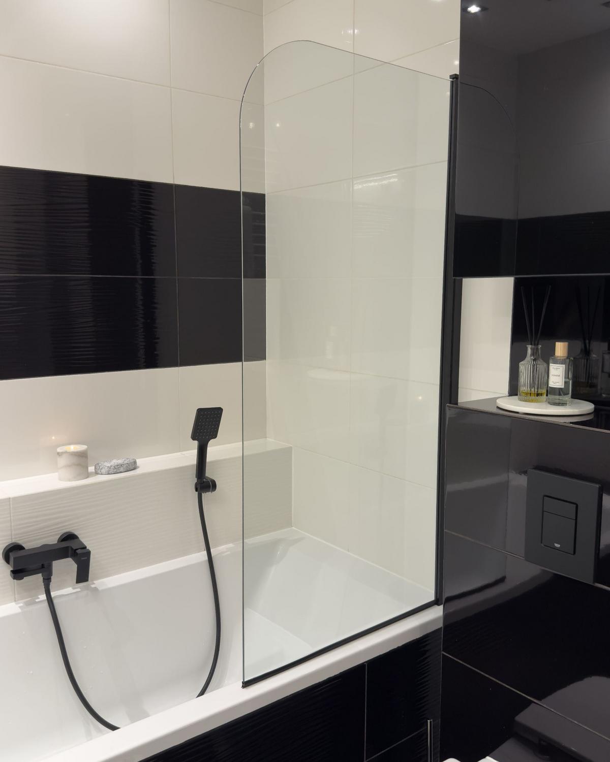 BADEWANNENAUFSATZ 140/70 cm Schwarz Lapan - Transparent, Glas (70/140cm) - Beliani