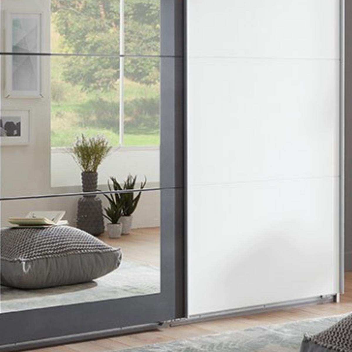 SCHWEBETÜRENSCHRANK 3-türig B270/H208/T65 cm, Kleiderschrank in Weiß mit Absetzungen in grauer Stahl-Optik / 22001 - Alufarben/Schwarz, Holzwerkstoff/Metall (270/208/65cm) - luma-home