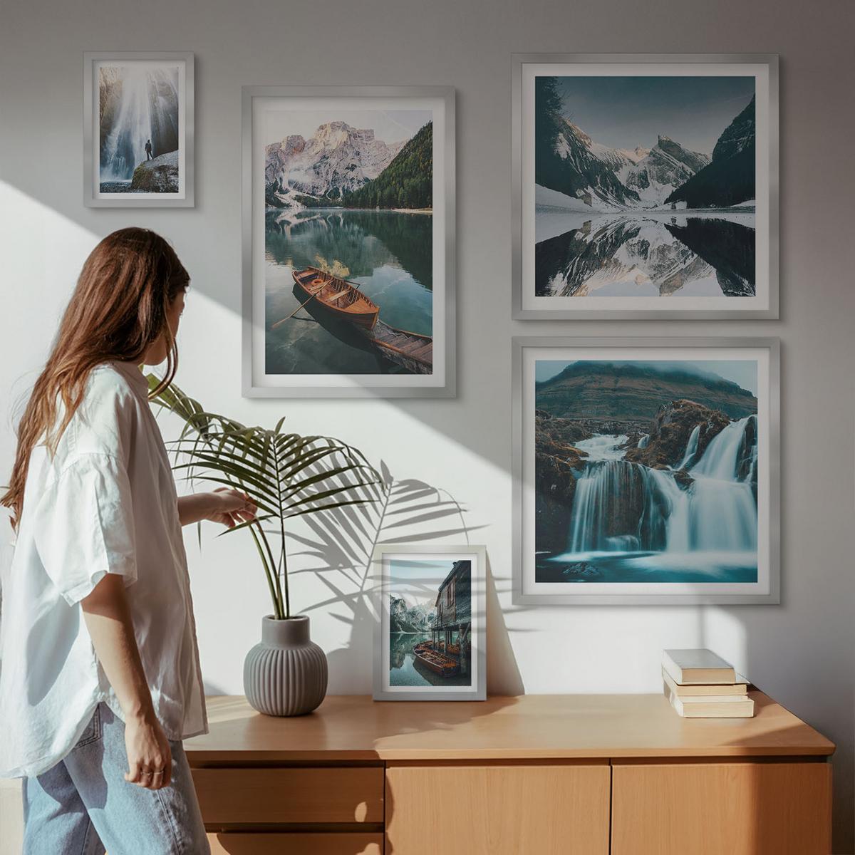 BILDER SET 5er Set - 50x50 cm & 20x30 cm & 40x60 cm Silberner Rahmen - Spiegelung der Boote auf Bergseen - Silberfarben, Kunststoff (40/60cm) - TULUP