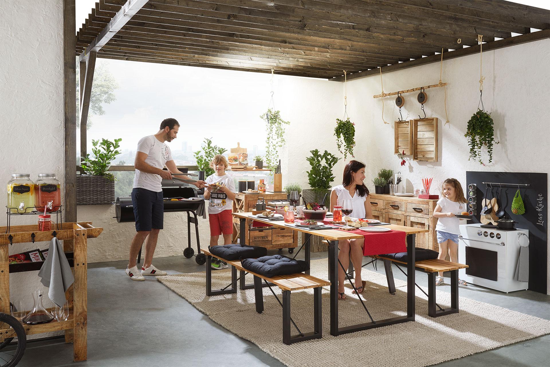 Das passende Geschirr fuer die Grillparty bei moemax finden