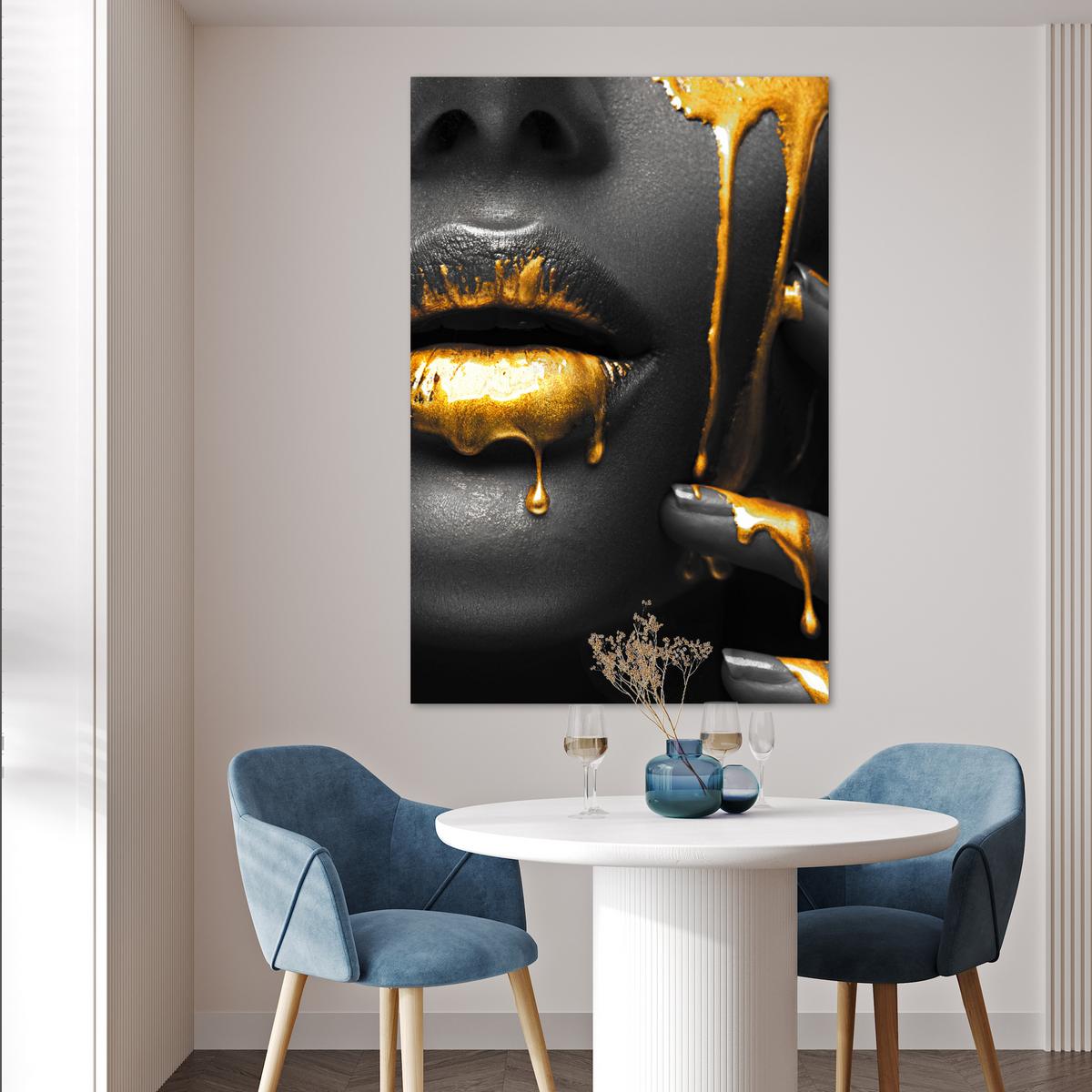 POSTER Frau - Schwarz - Gold - Gesicht - Lippen Wandbild Schlafzimmer 80x120 cm - Goldfarben, Papier (80/120/0.1cm) - MuchoWow