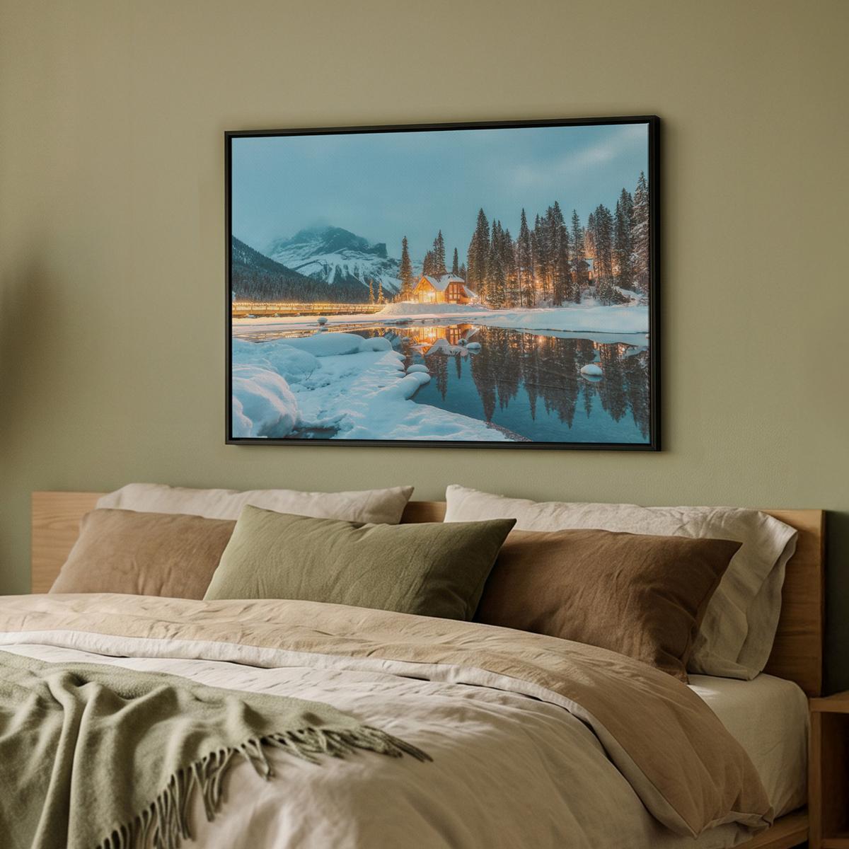 LEINWAND Bilder mit Rahmen - Winterlandschaft - Natur - Haus - Berge - Schnee - 70x50 - Hellblau, Textil (70/50cm) - MuchoWow