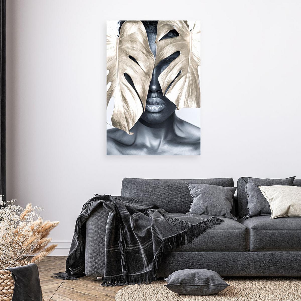 LEINWANDBILD Porträt einer Frau und goldenen Monstera-Blättern 70x100cm - Grau, Textil (70/100cm) - Feeby