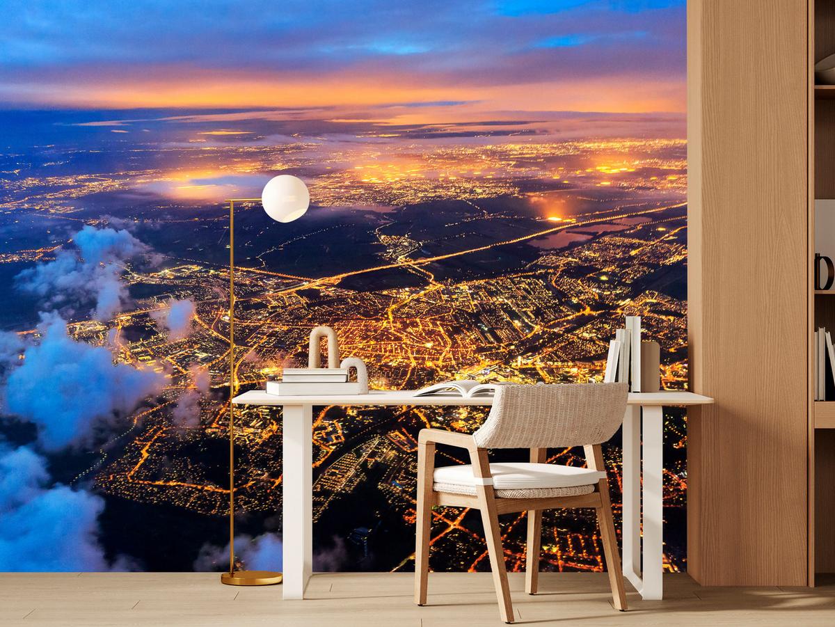 FOTOTAPETE für Wohnzimmer Vogelperspektive Beleuchtete Stadt Skyline 450x315 - Gelb/Orange, Papier (450/315cm) - Muralo